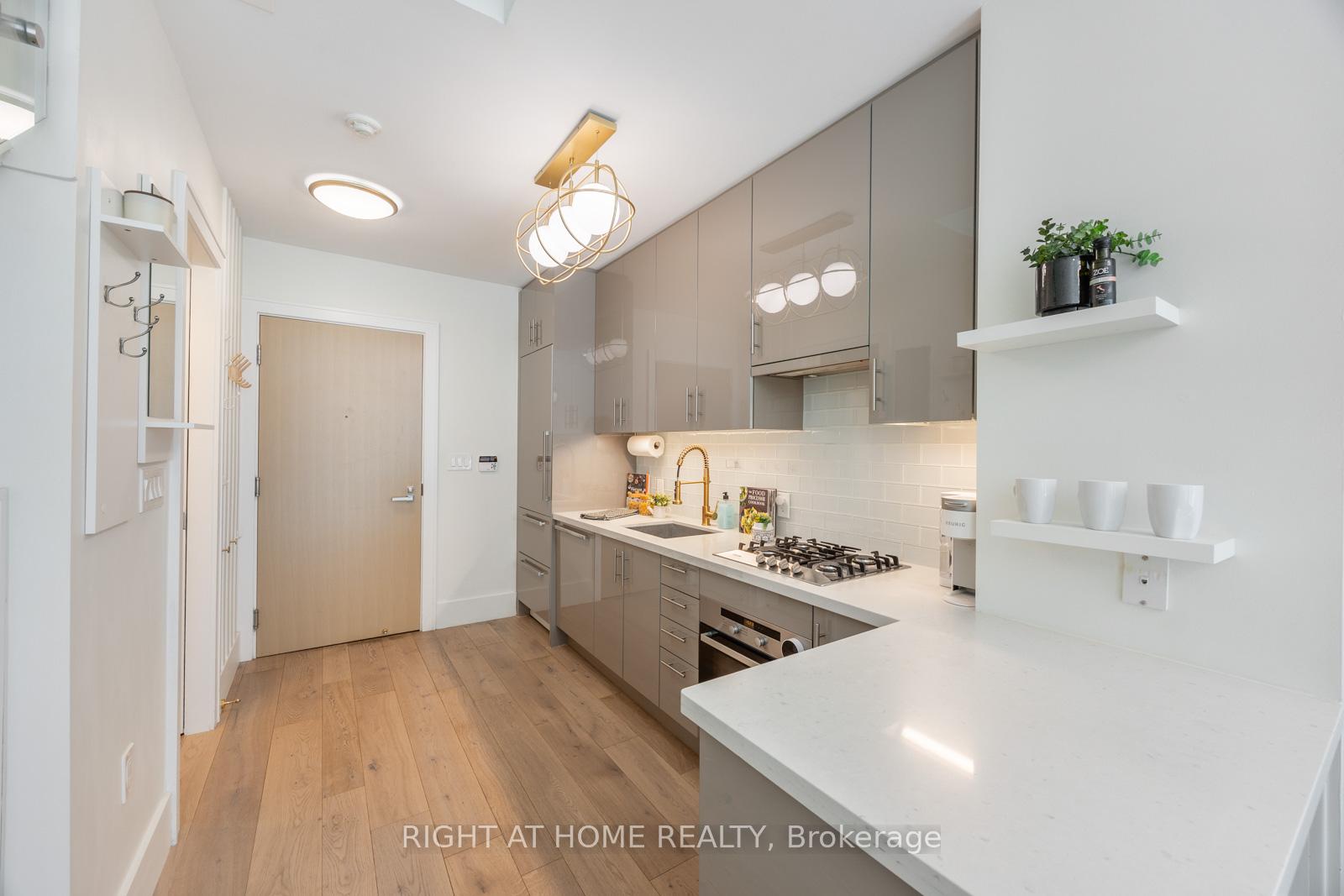 2 Bedrooms Condo at 39 Queens, Toronto For sale