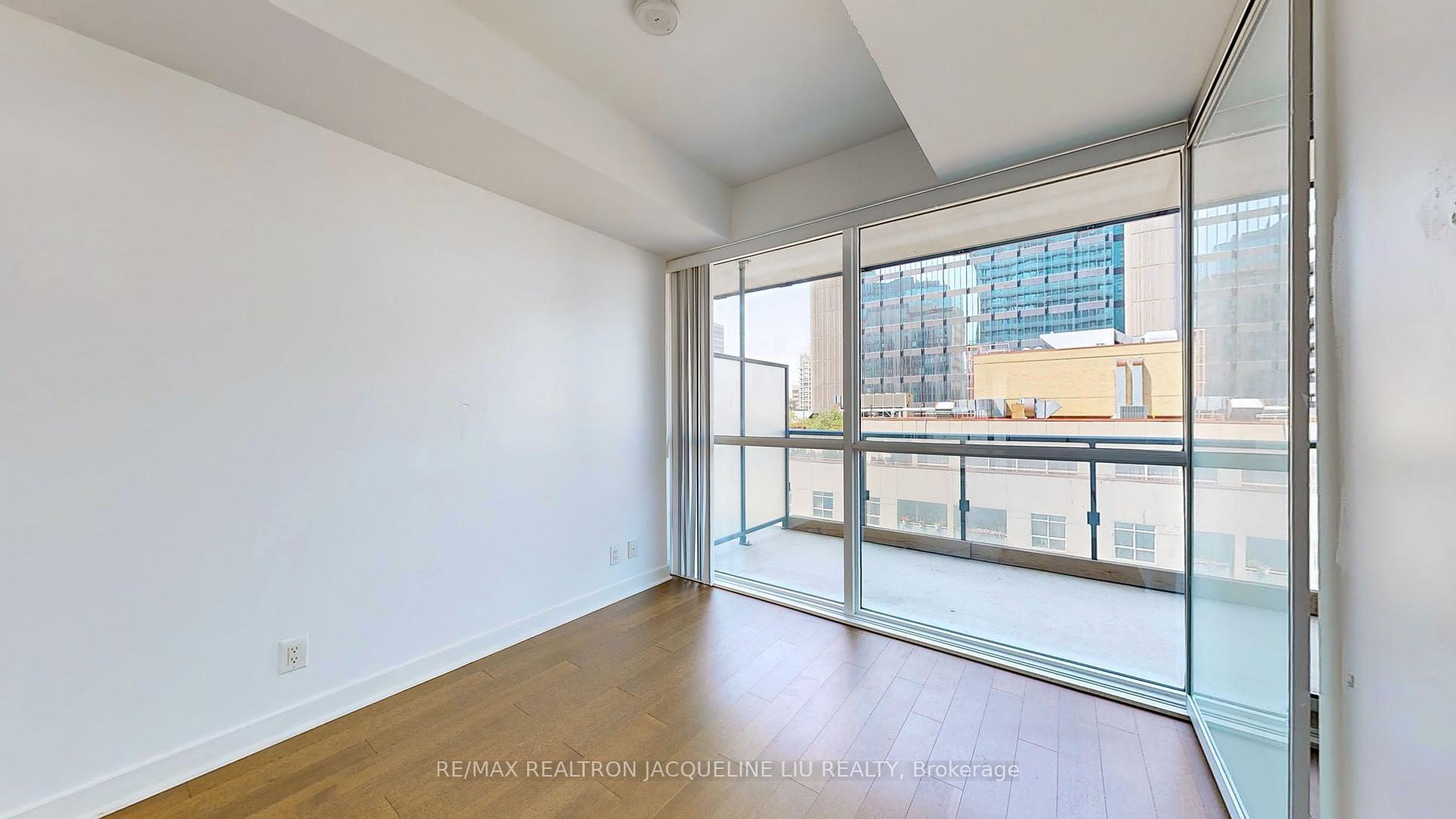 1 Bedroom Condo at 15 Grenville, Toronto For sale