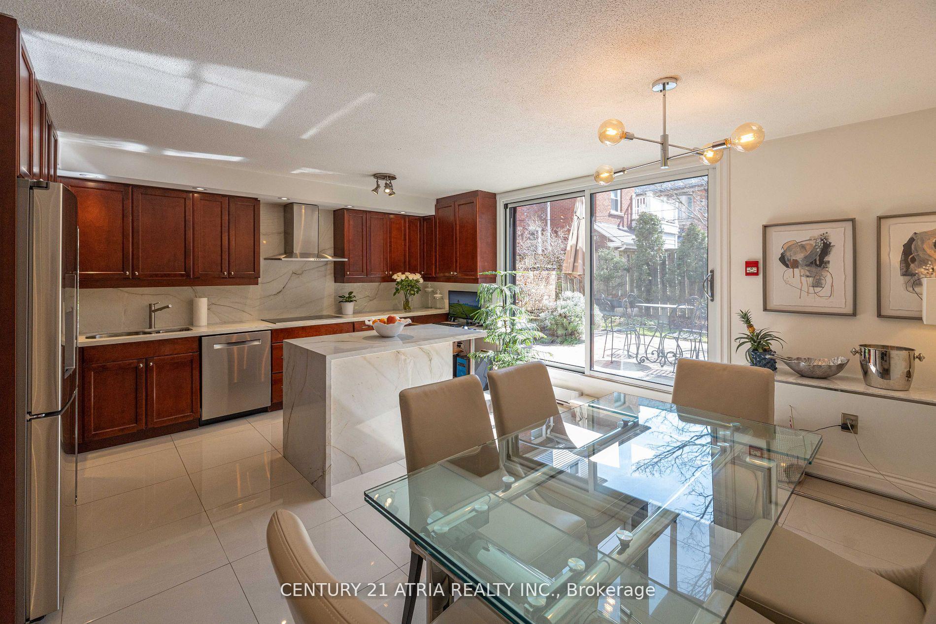 3 Bedrooms Condo at 28 Admiral, Toronto For sale