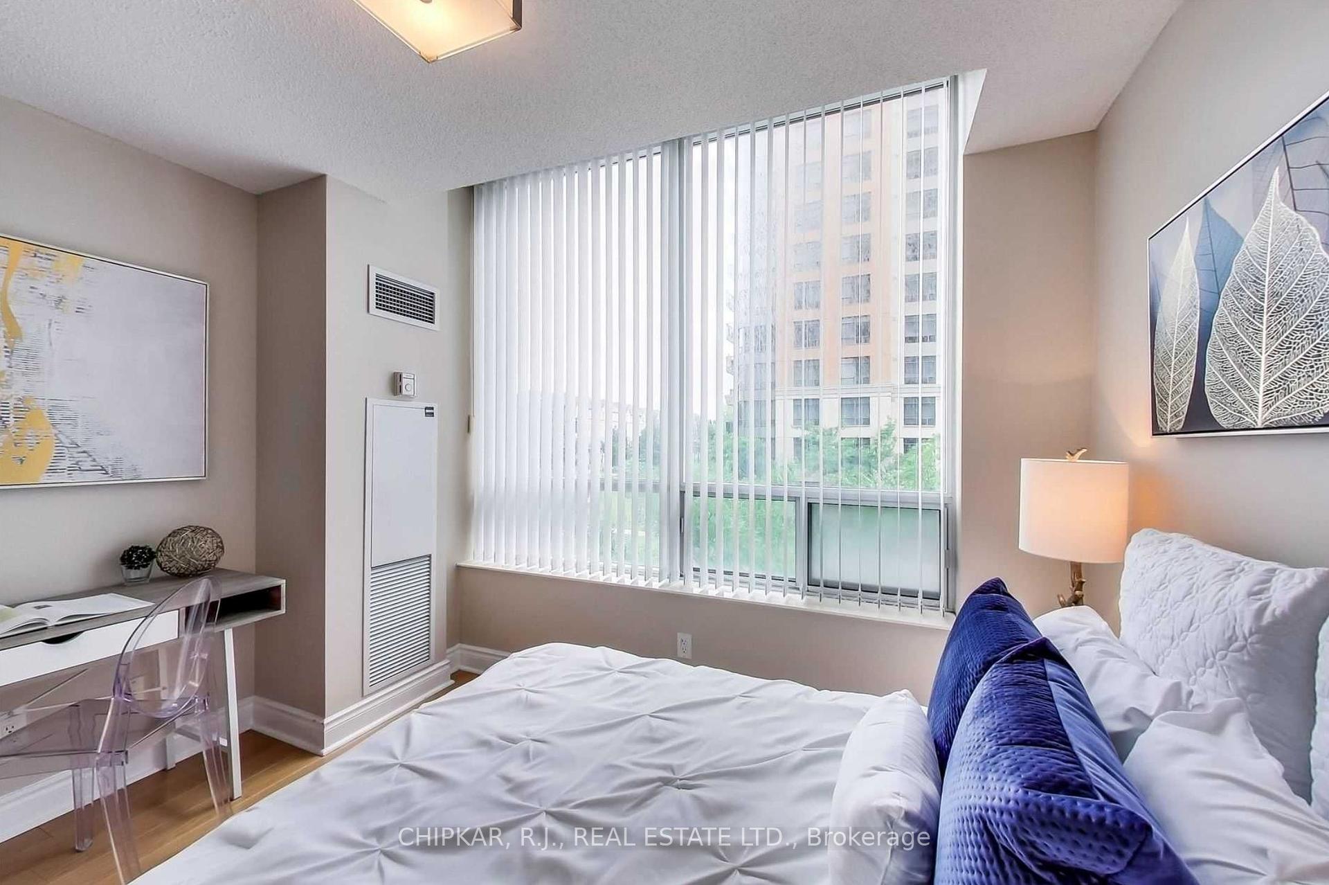 3 Bedrooms Condo at 15 Northtown,  Toronto For sale