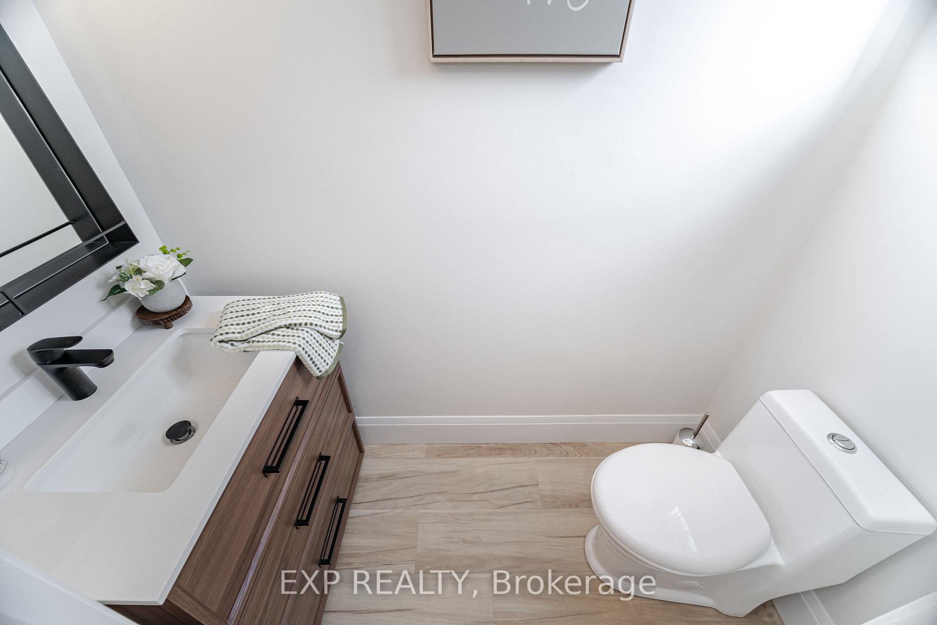 3 Bedrooms Condo at 120 Quigley,  Hamilton For sale