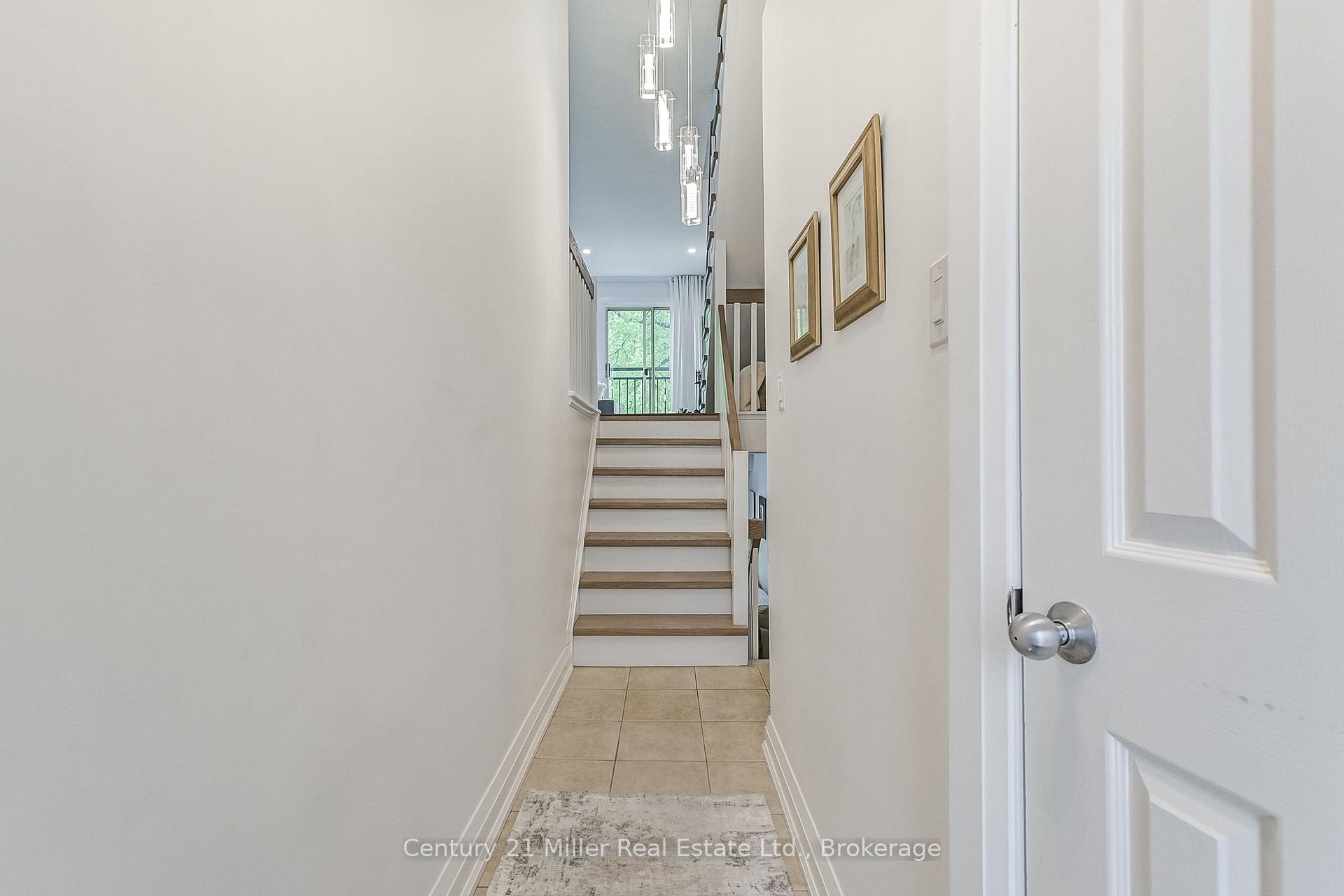 3 Bedrooms Condo at 1120 Queens, Oakville For sale