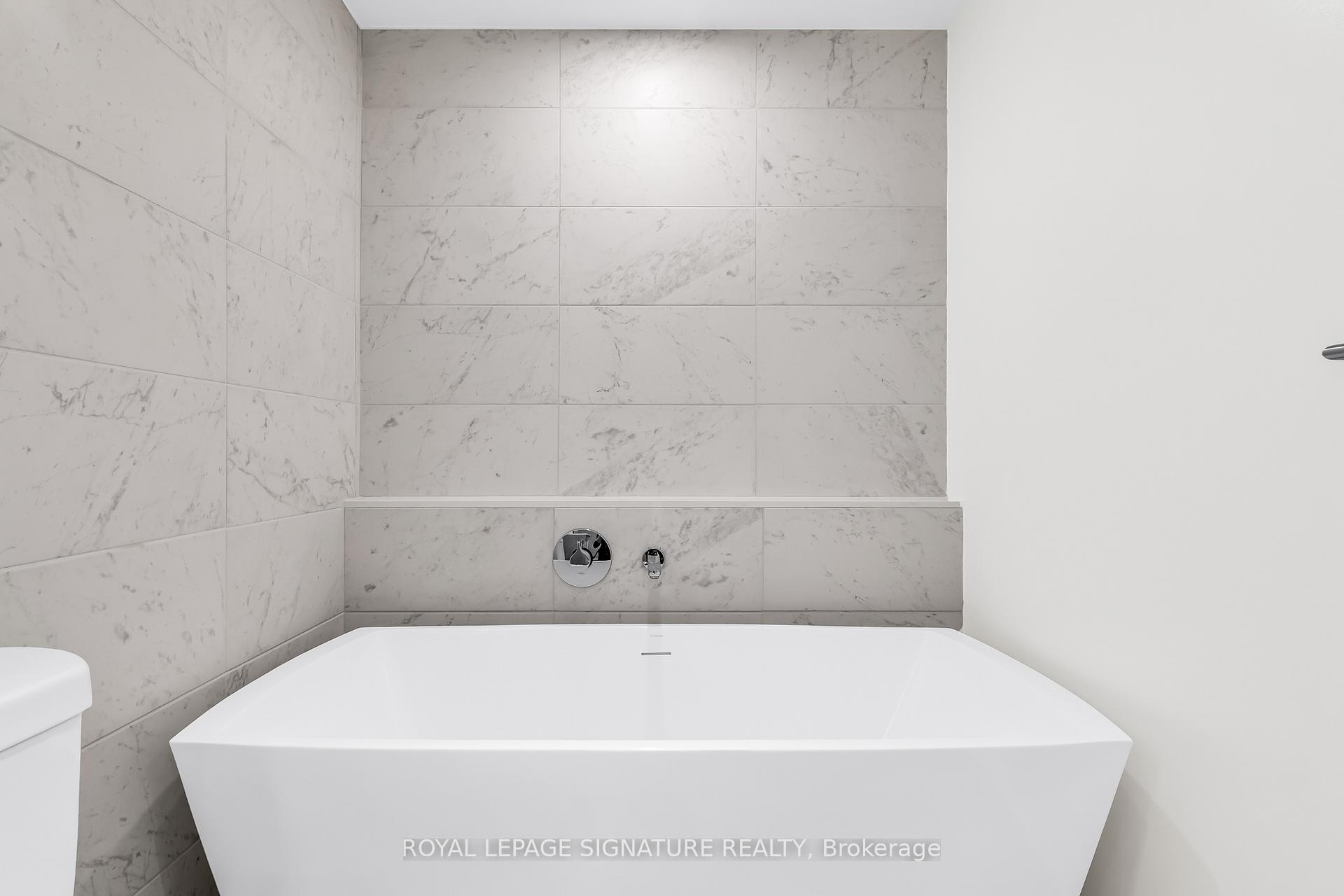 3 Bedrooms Condo at 118 Merchants’ Wharf, Toronto For sale