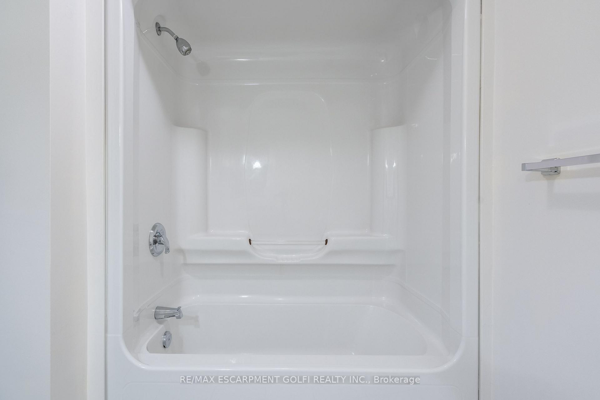 2 Bedrooms Condo at 135 James, Hamilton For sale
