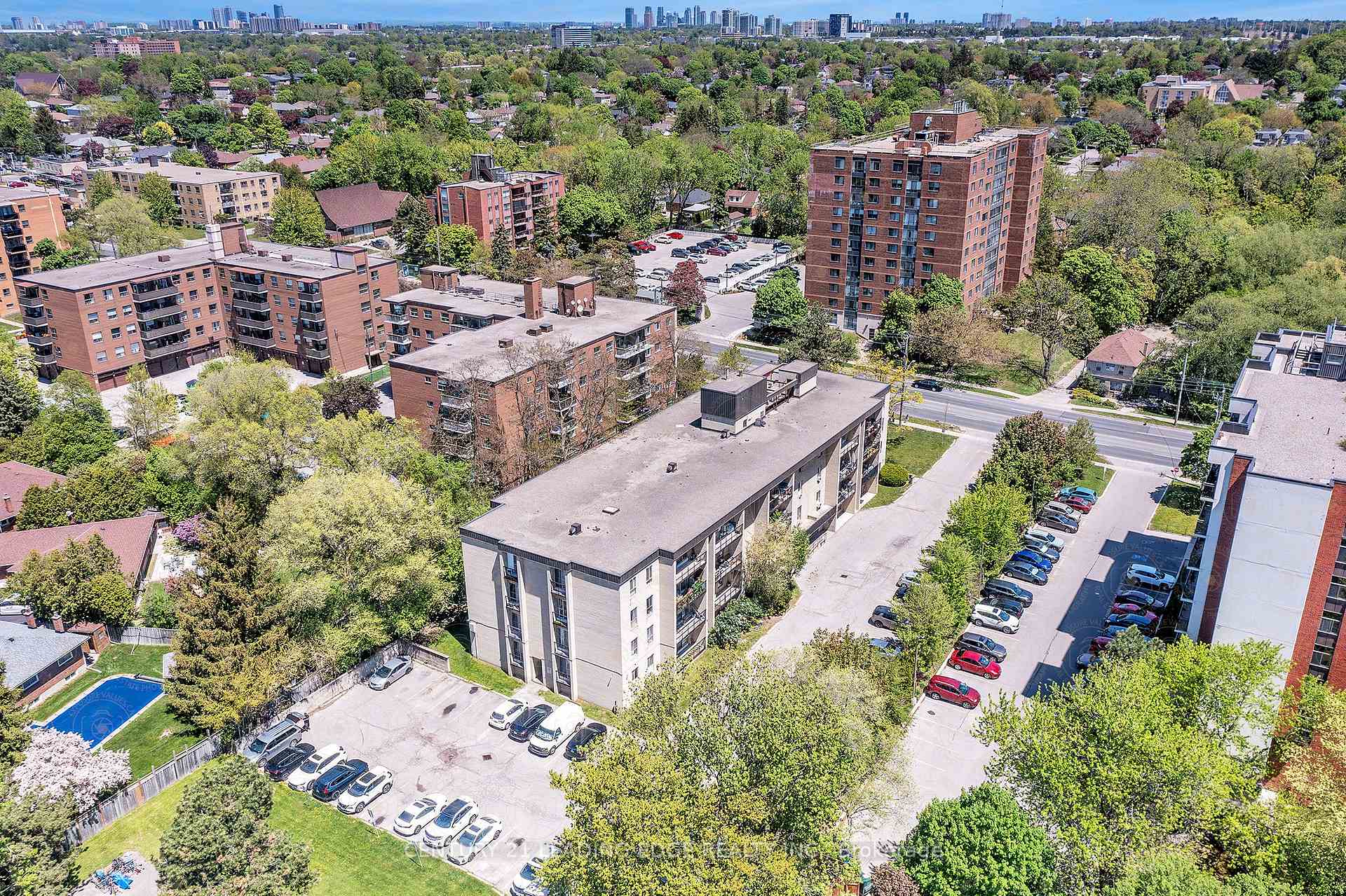 3 Bedrooms Condo at 1690 Victoria Park, Toronto For sale