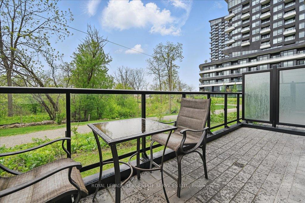3 Bedrooms Condo at 2489 Taunton, Oakville For sale