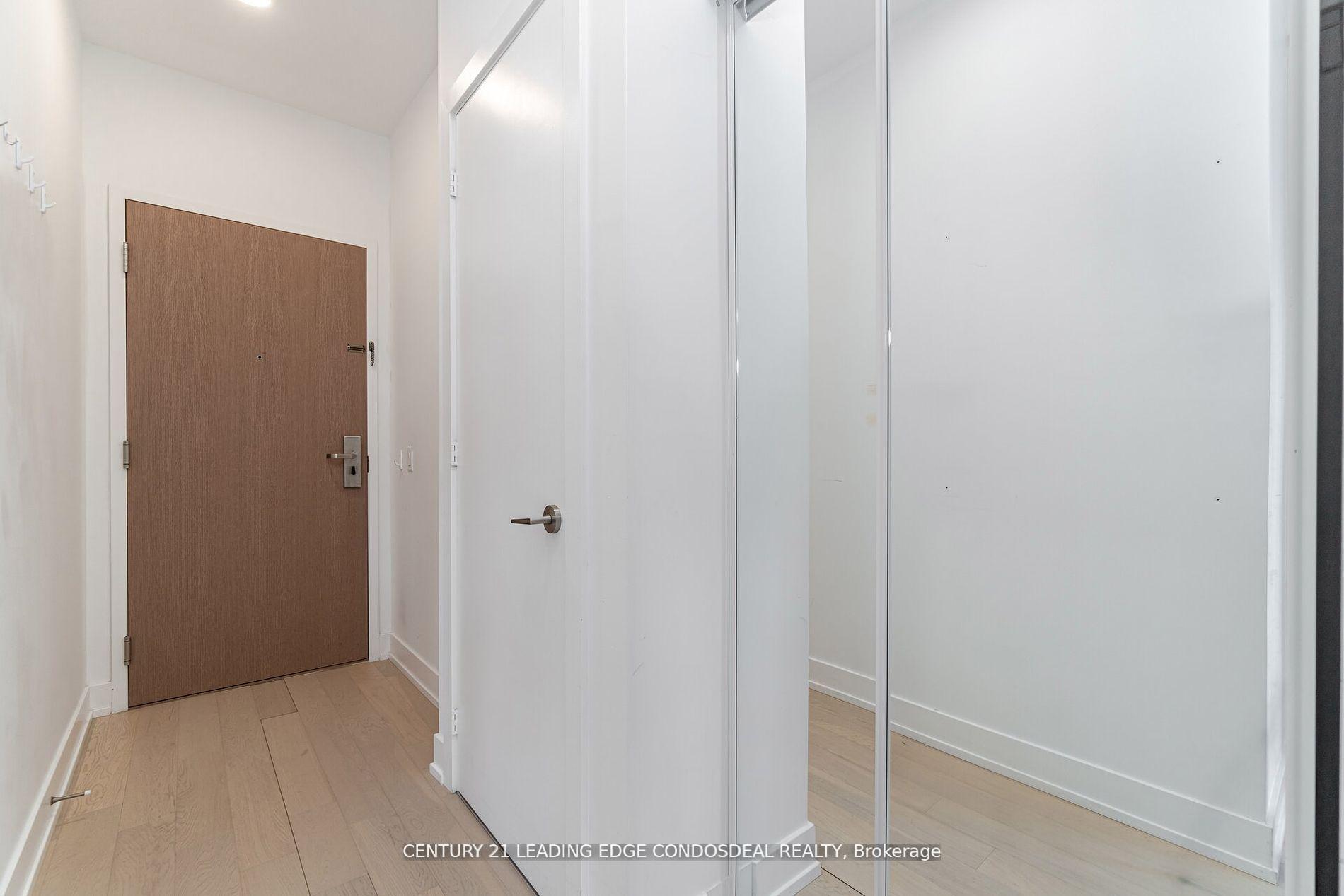 2 Bedrooms Condo at 7 Grenville, Toronto For sale