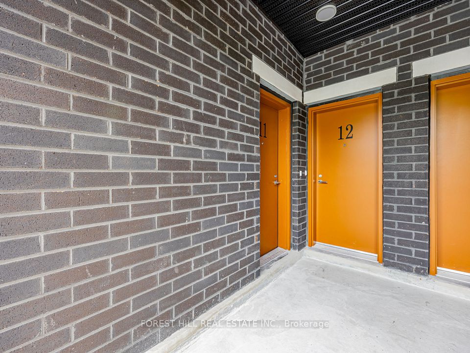 #12 - 15 Brenthall Avenue, Toronto, ON M2R 1W1