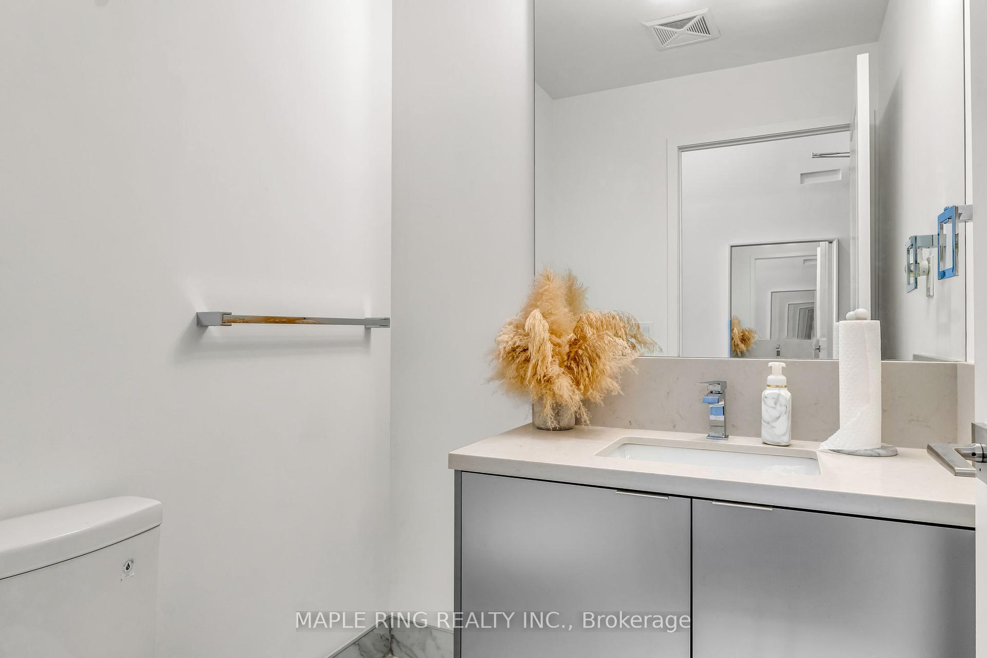 3 Bedrooms Condo at 2908 Highway 7, Vaughan For sale