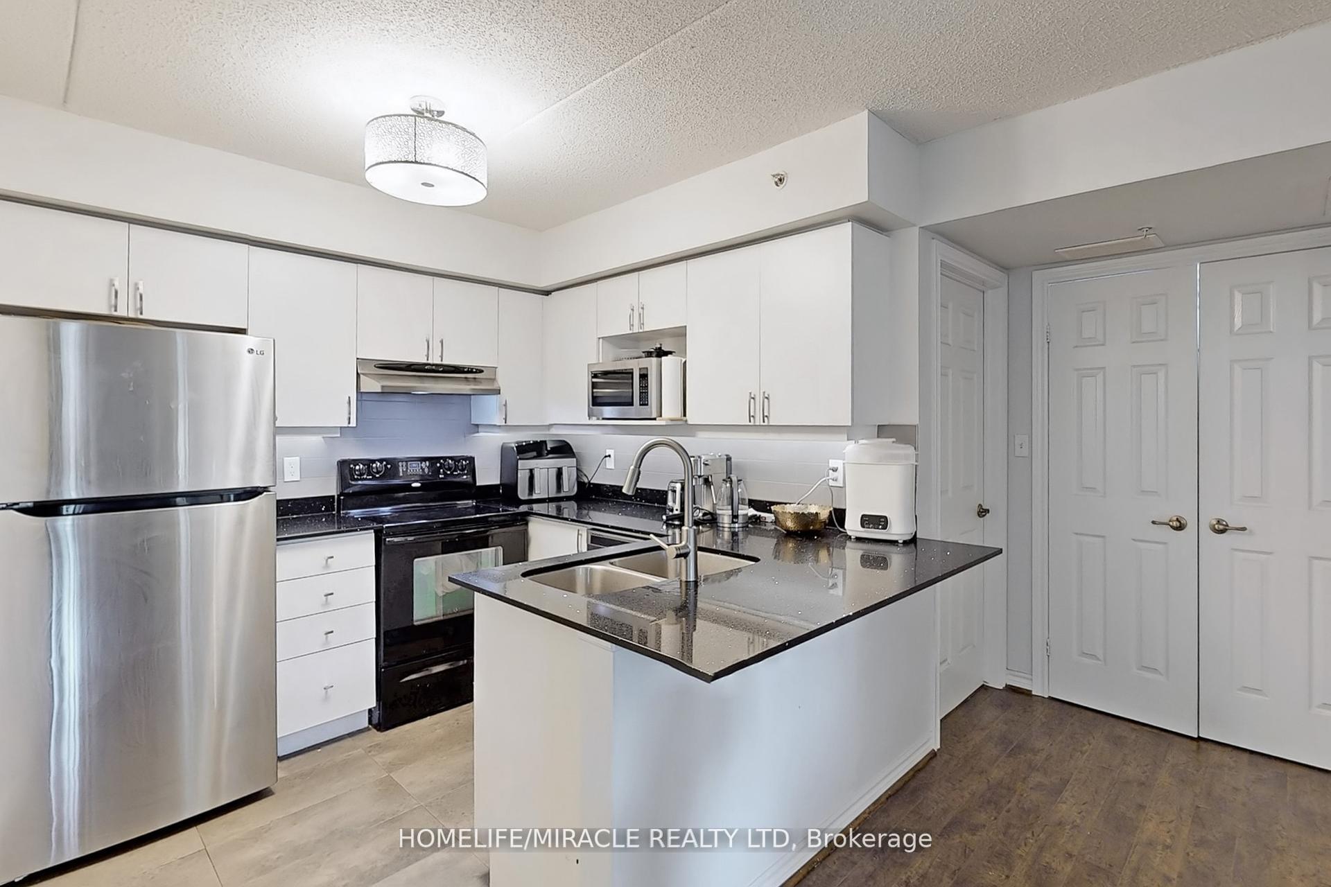 2 Bedrooms Condo at 1440 Bishops, Oakville For sale