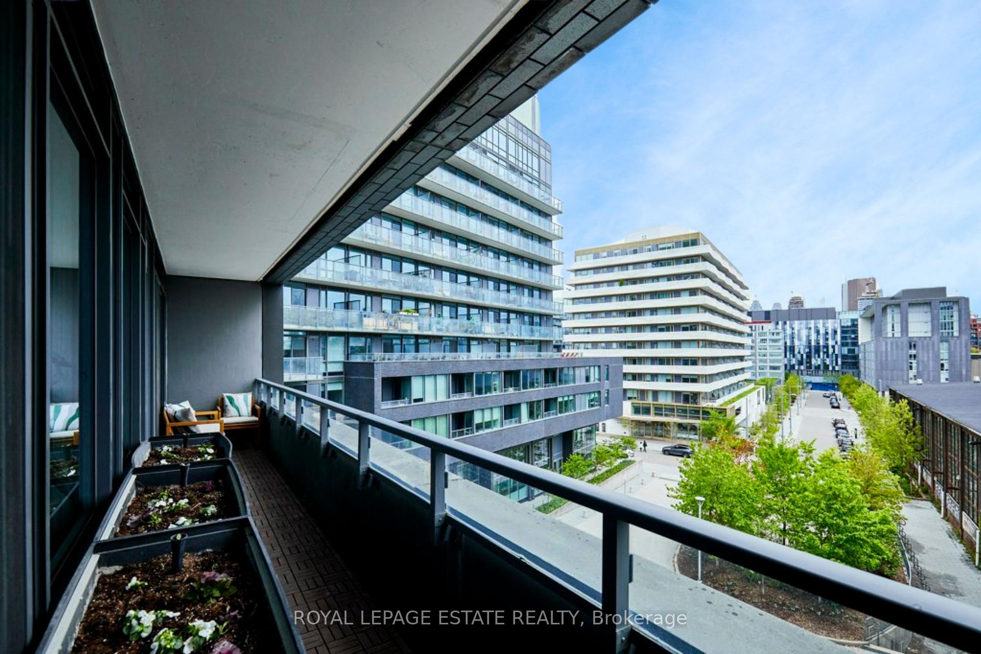 3 Bedrooms Condo at 120 Bayview, Toronto For sale