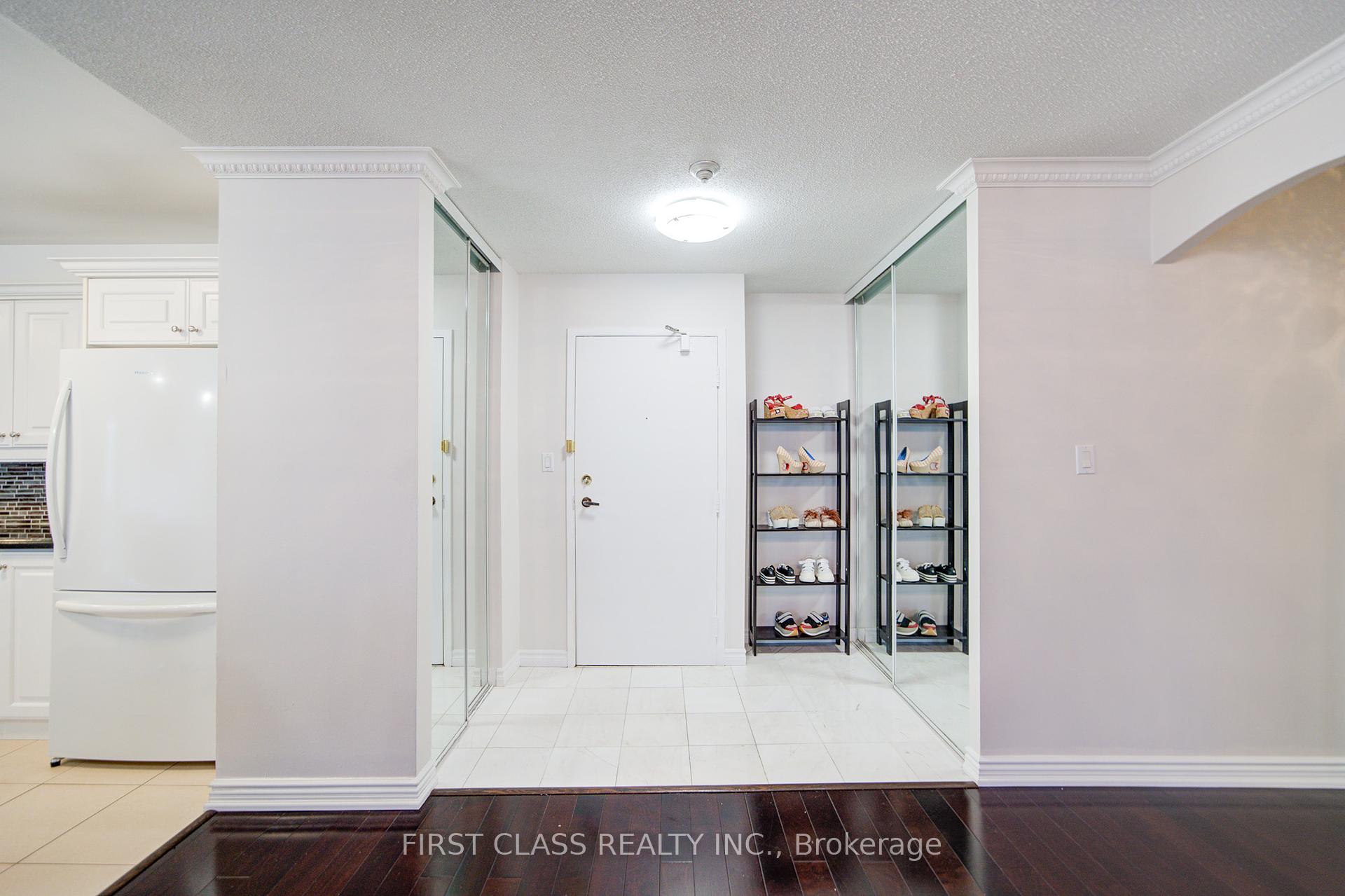 3 Bedrooms Condo at 25 Bamburgh, Toronto For sale