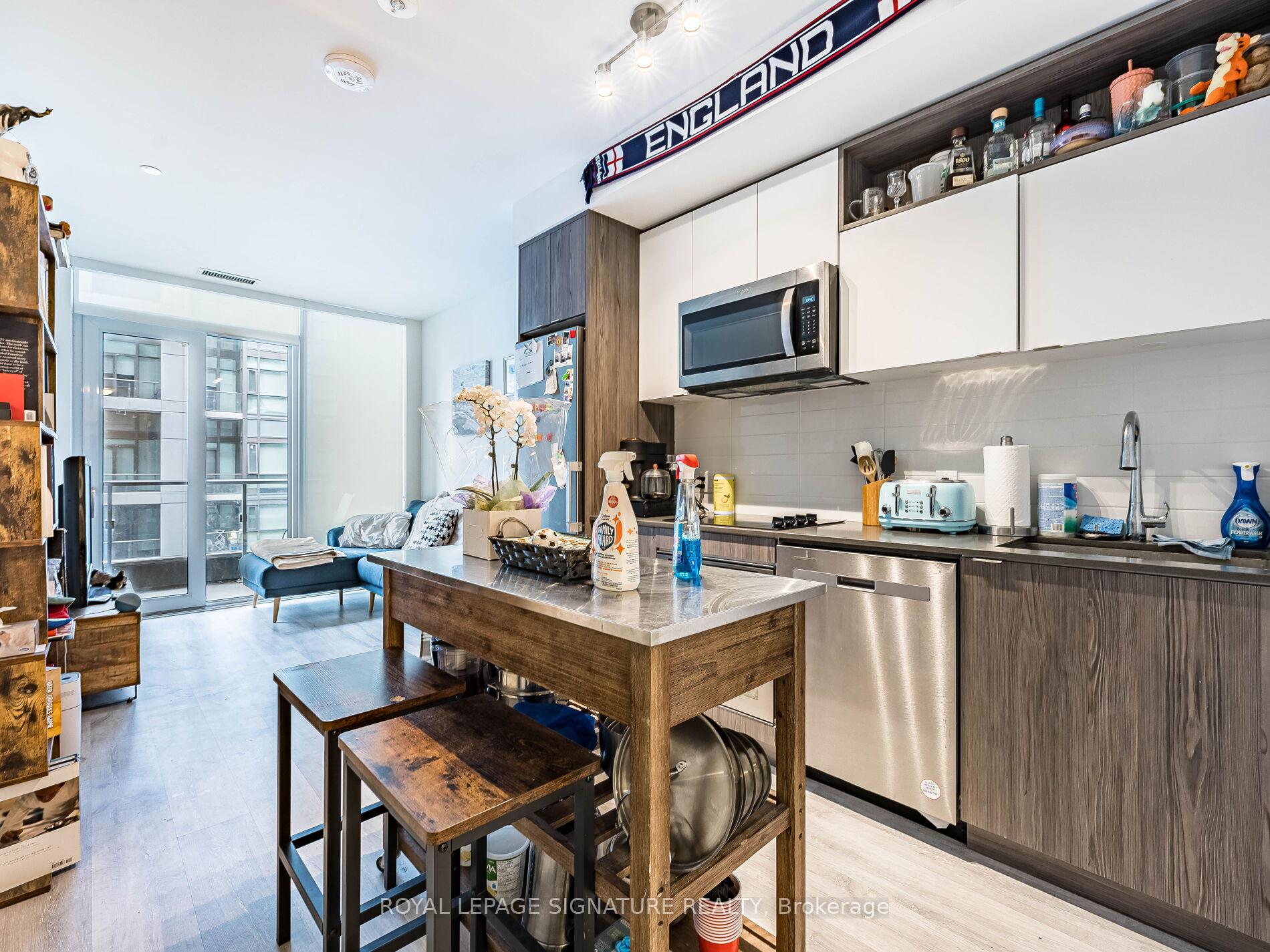 2 Bedrooms Condo at 60 Princess, Toronto For sale