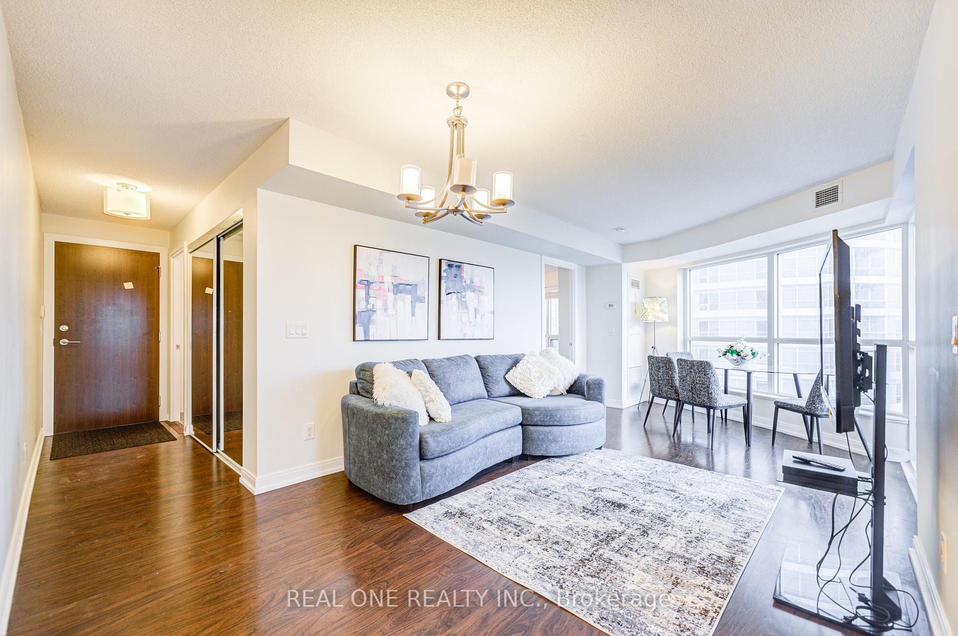 3 Bedrooms Condo at 151 Village Green, Toronto For sale