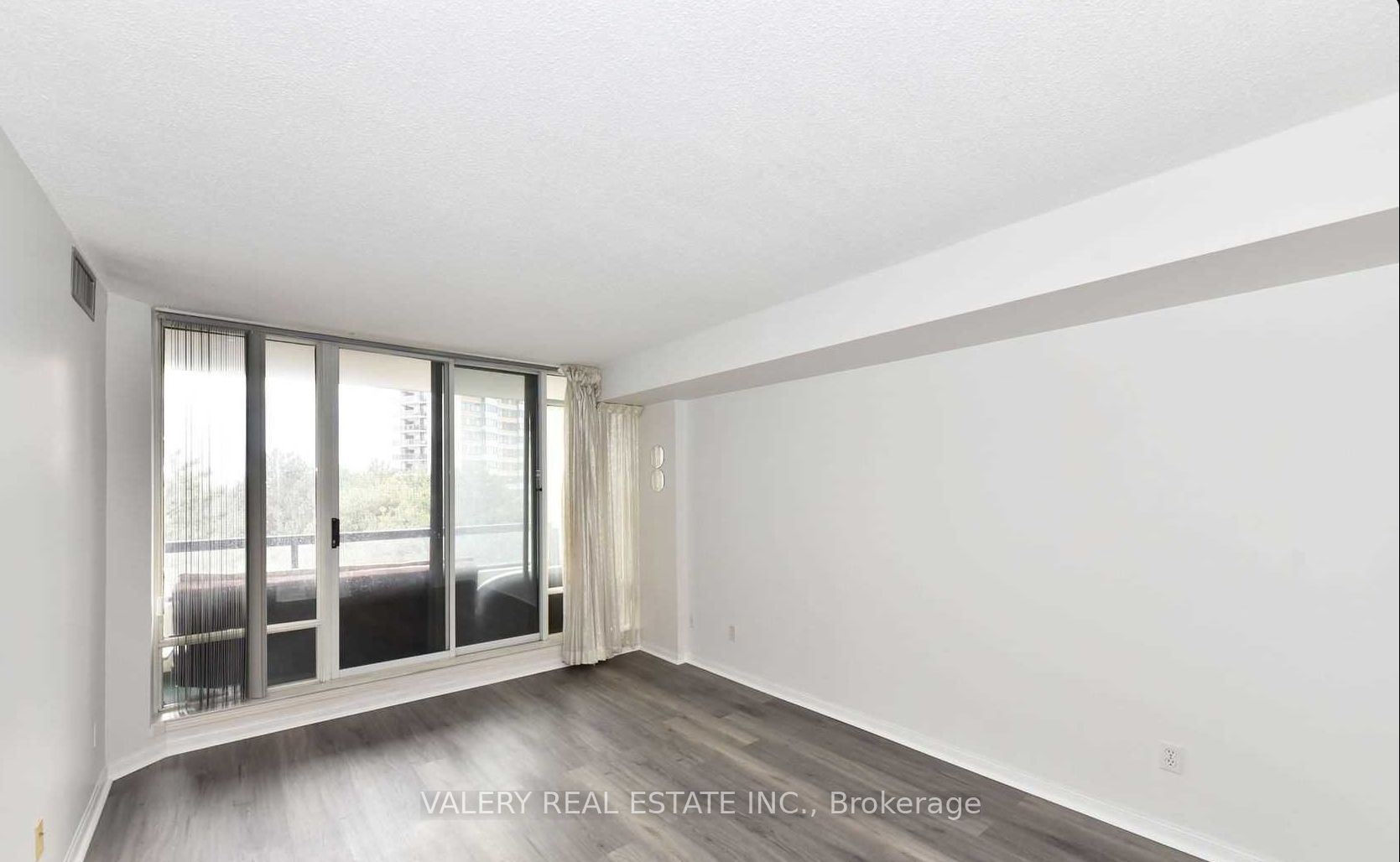 1131 Steeles Avenue W, #409