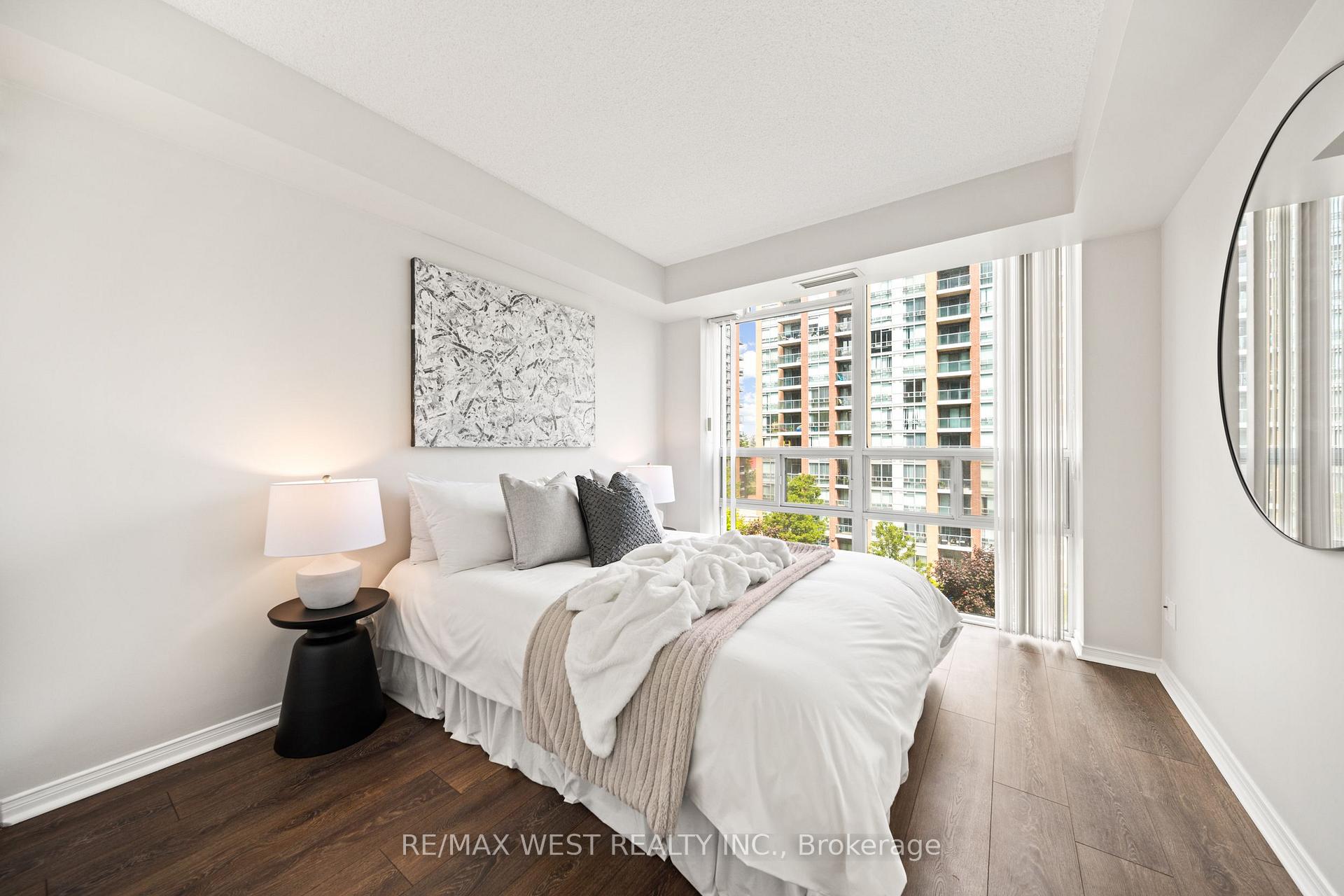 2 Bedrooms Condo at 7 Michael Power, Toronto For sale
