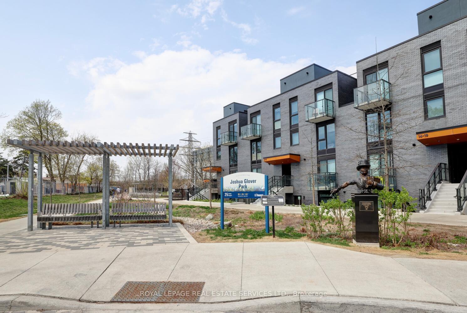2 Bedrooms Condo at 4208 Dundas,  Toronto For sale