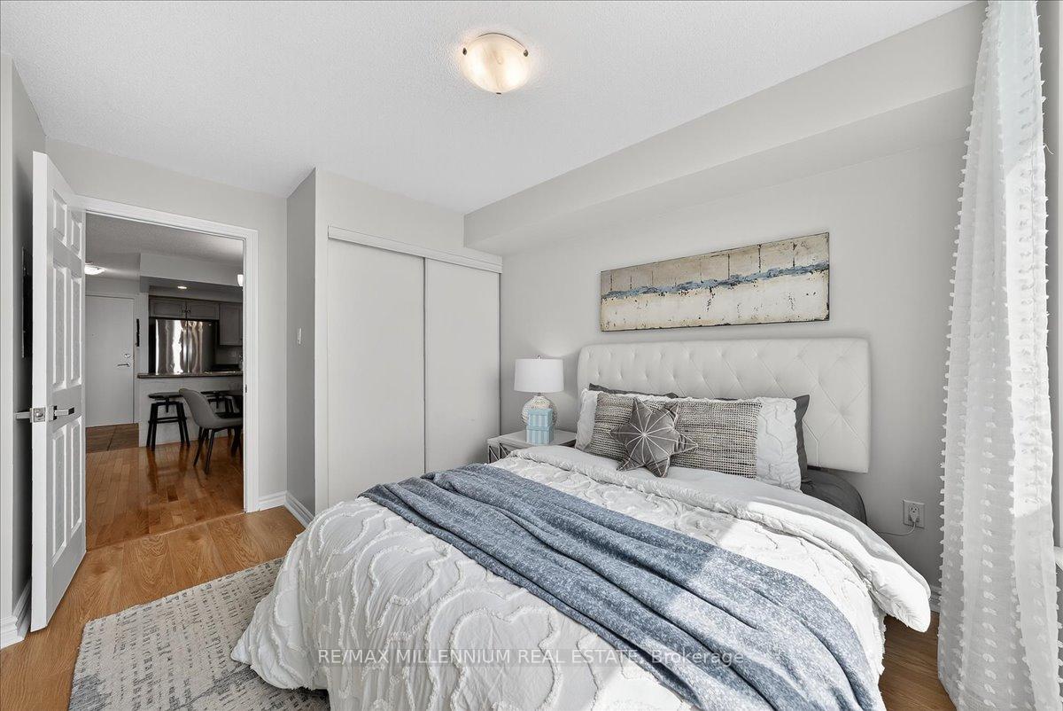 2 Bedrooms Condo at 125 Omni, Toronto For sale