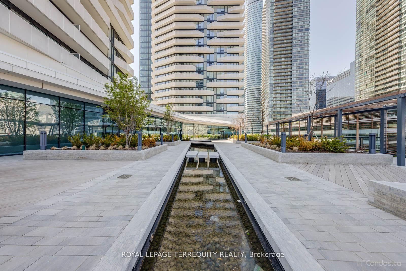 1 Bedroom Condo at 88 Harbour, Toronto For sale