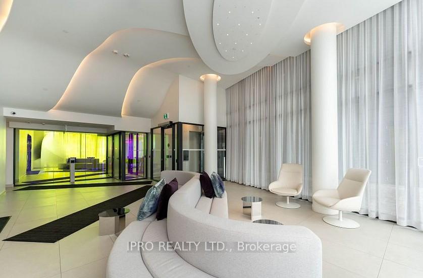 2 Bedrooms Condo at 3200 Dakota, Burlington For sale