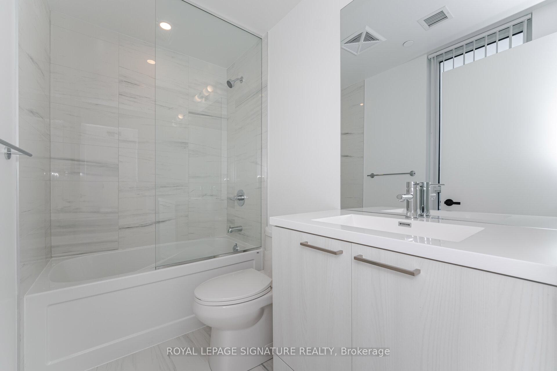 2 Bedrooms Condo at 195 Commerce, Vaughan For sale