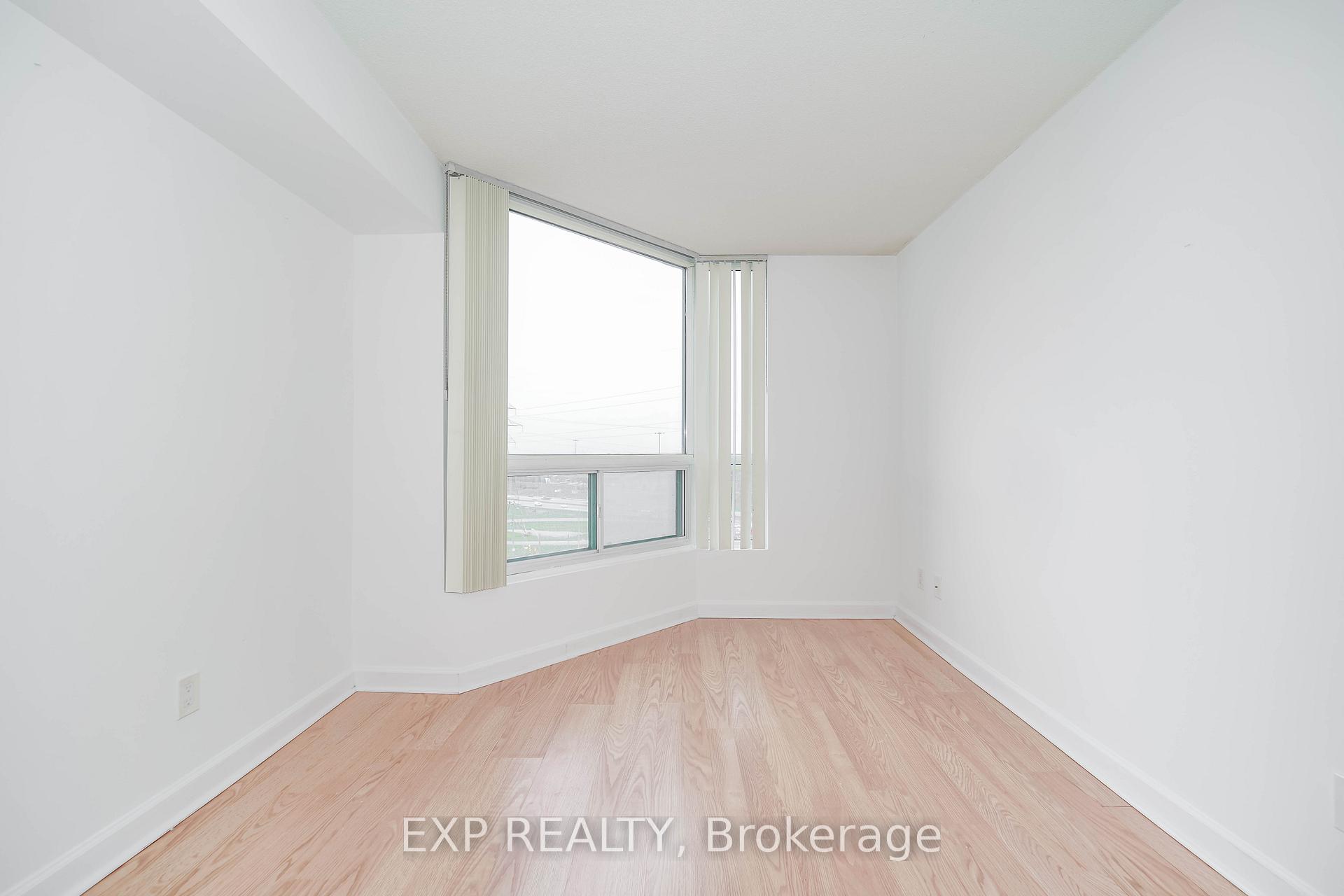 3 Bedrooms Condo at 4450 Tucana,  Mississauga For sale
