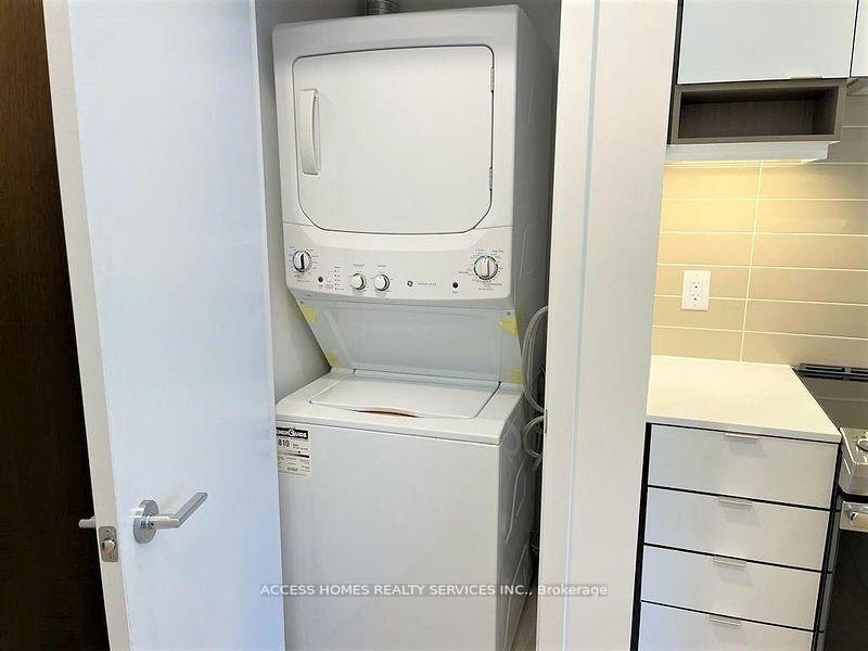 2 Bedrooms Condo at 4065 Confederation, Mississauga For sale