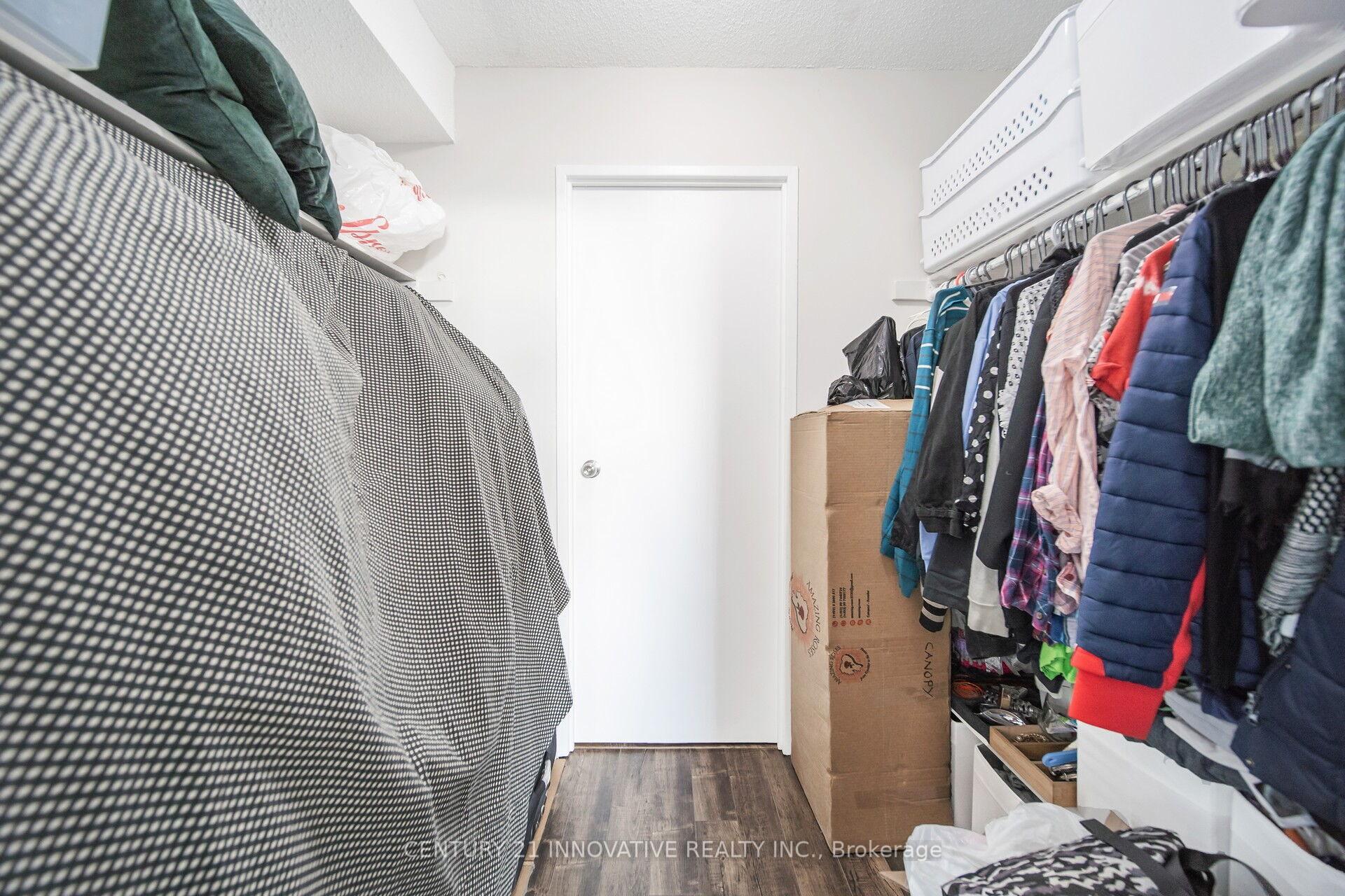 2 Bedrooms Condo at 100 Wingarden, Toronto For sale