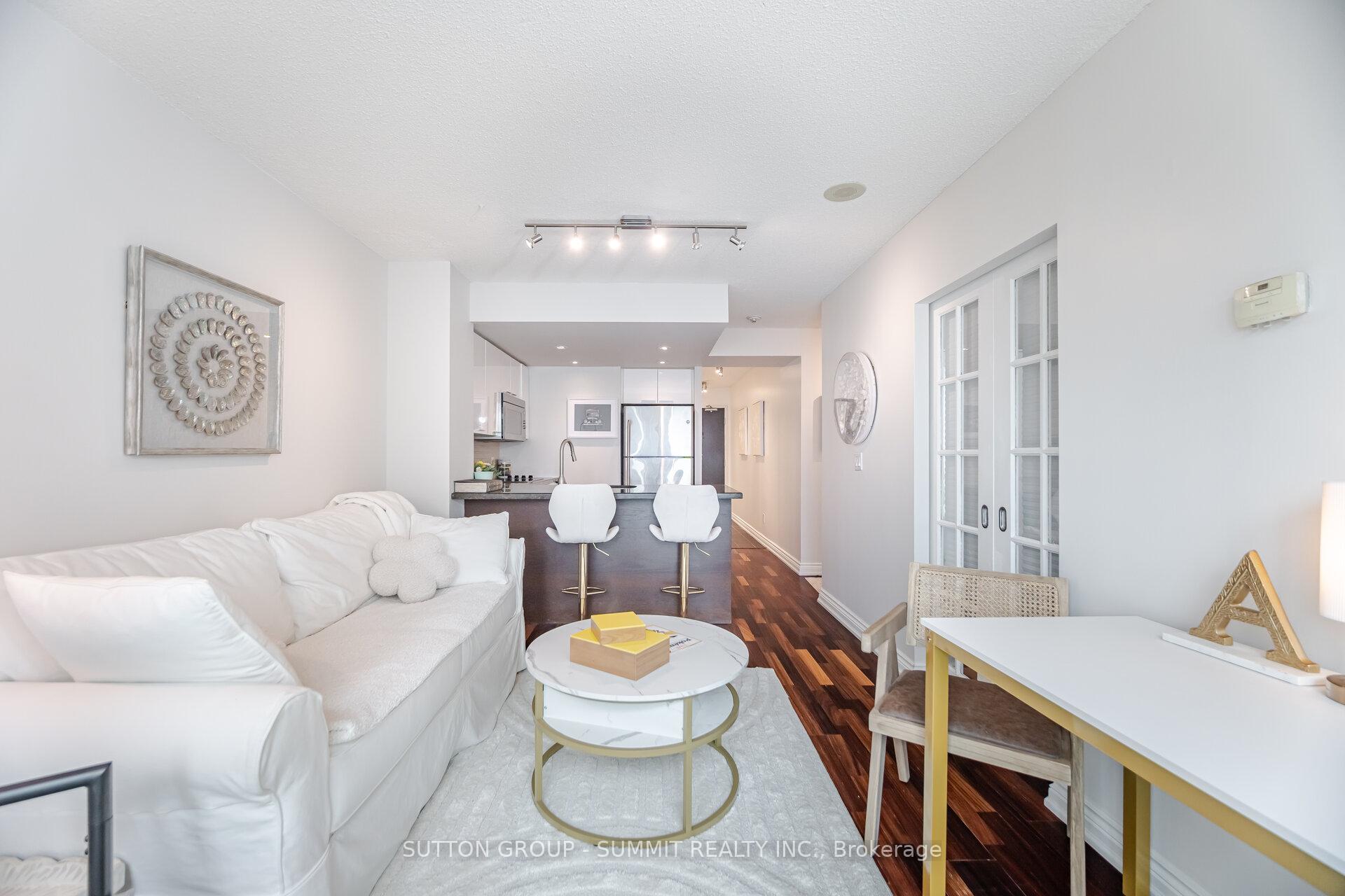 2 Bedrooms Condo at 8 Park, Toronto For sale