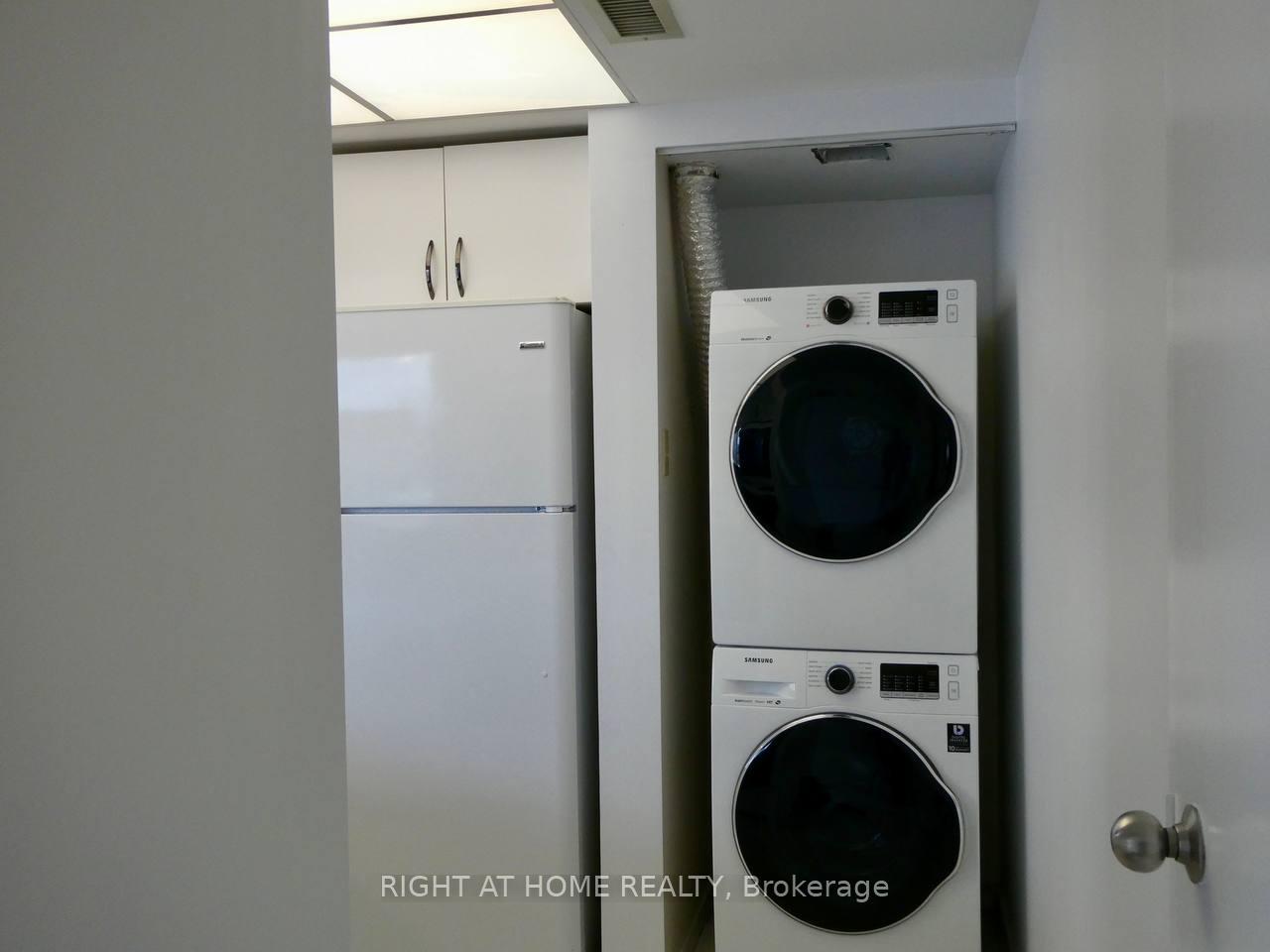 2 Bedrooms Condo at 1001 Bay, Toronto For sale