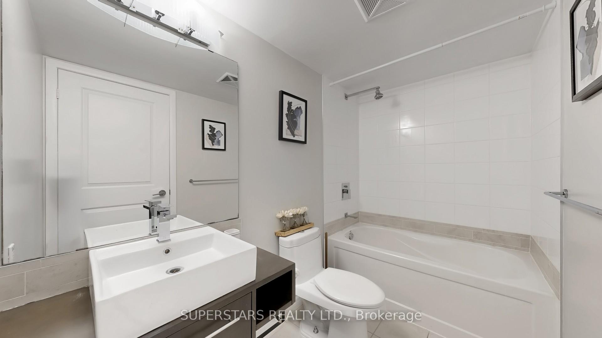 2 Bedrooms Condo at 25 Town Centre, Toronto For sale