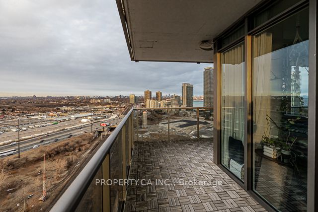 90 Park Lawn Road, #2811