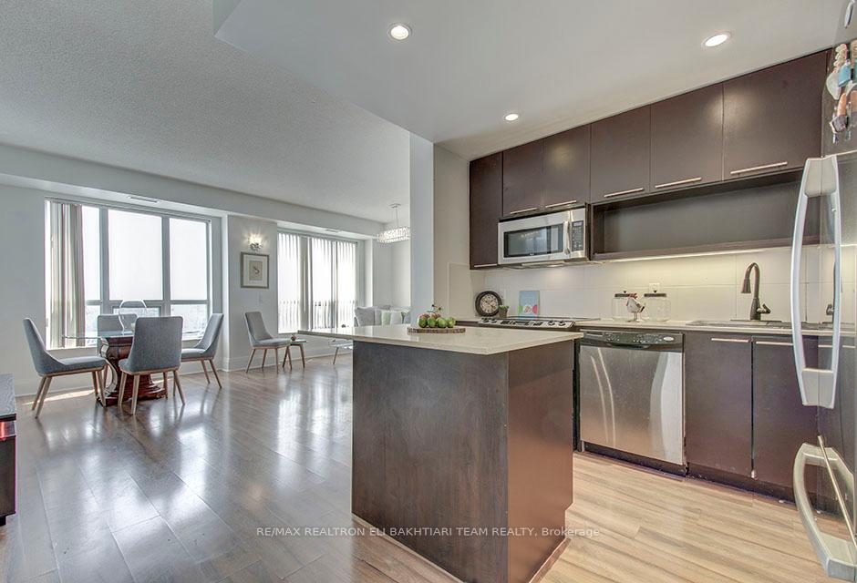 2 Bedrooms Condo at 100 Harrison Garden,  Toronto For sale