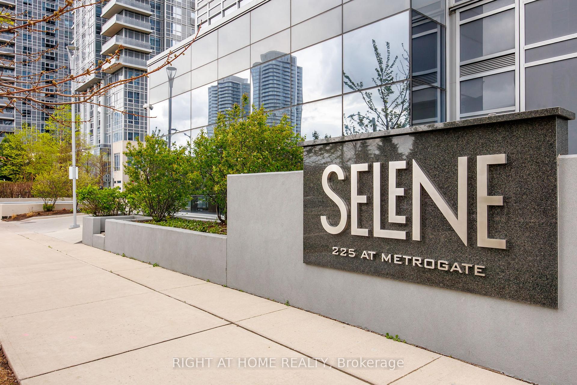 2 Bedrooms Condo at 225 Village Green, Toronto For sale