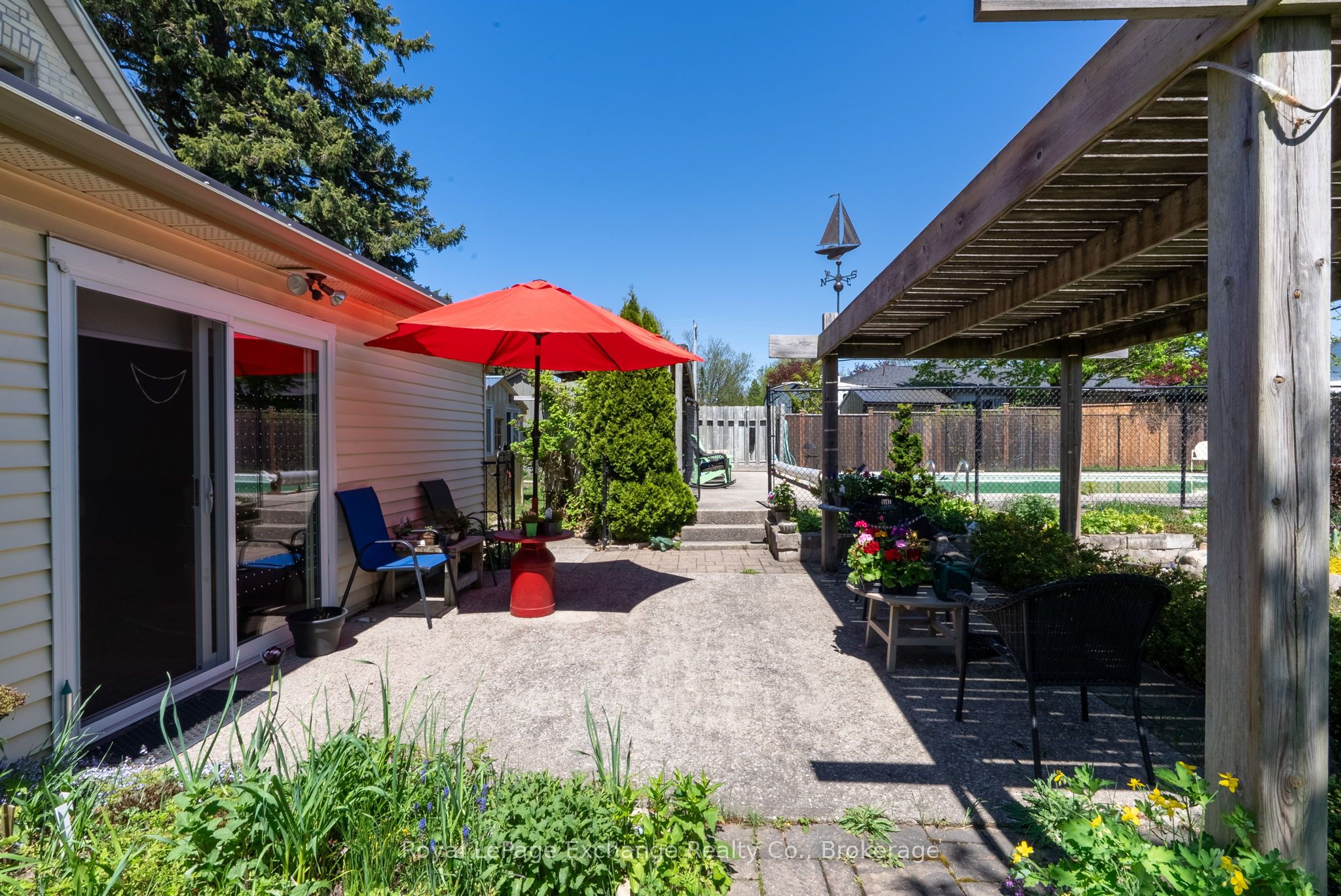 457 Penetangore Row S
