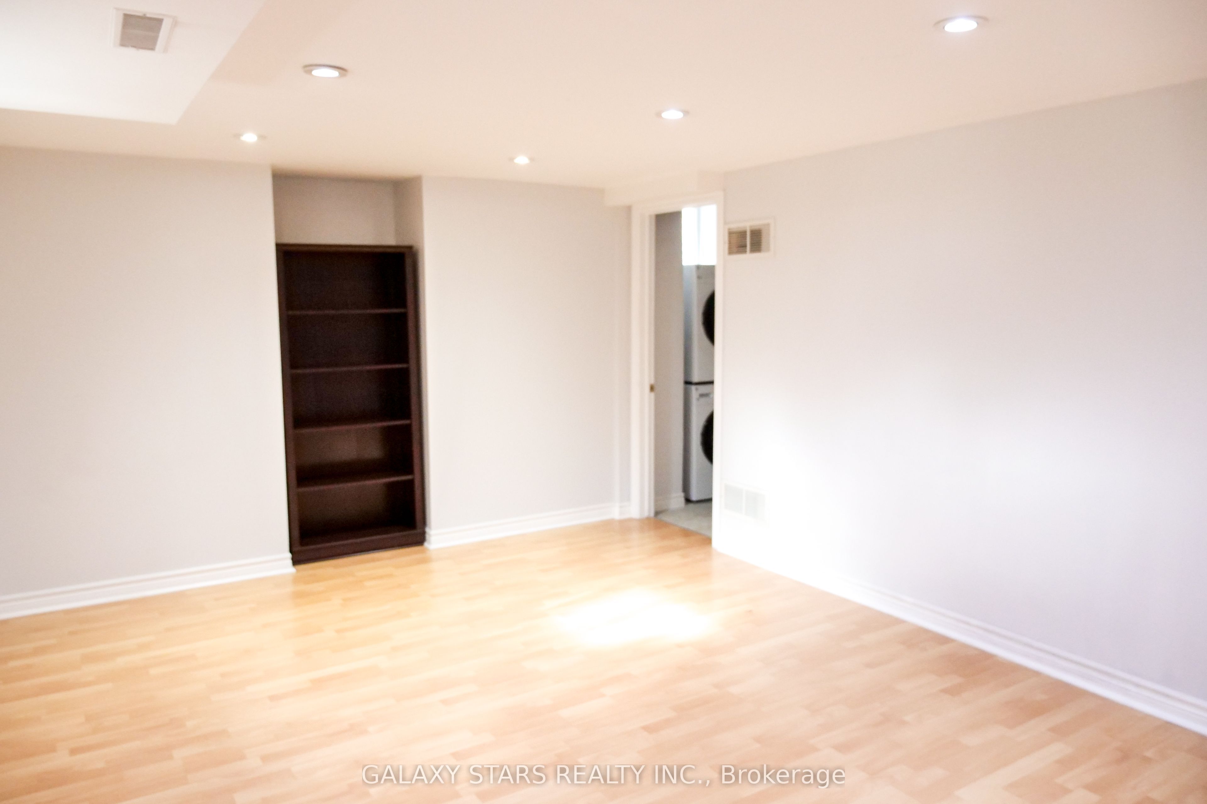 32 Kemp Drive, #Bsmnt