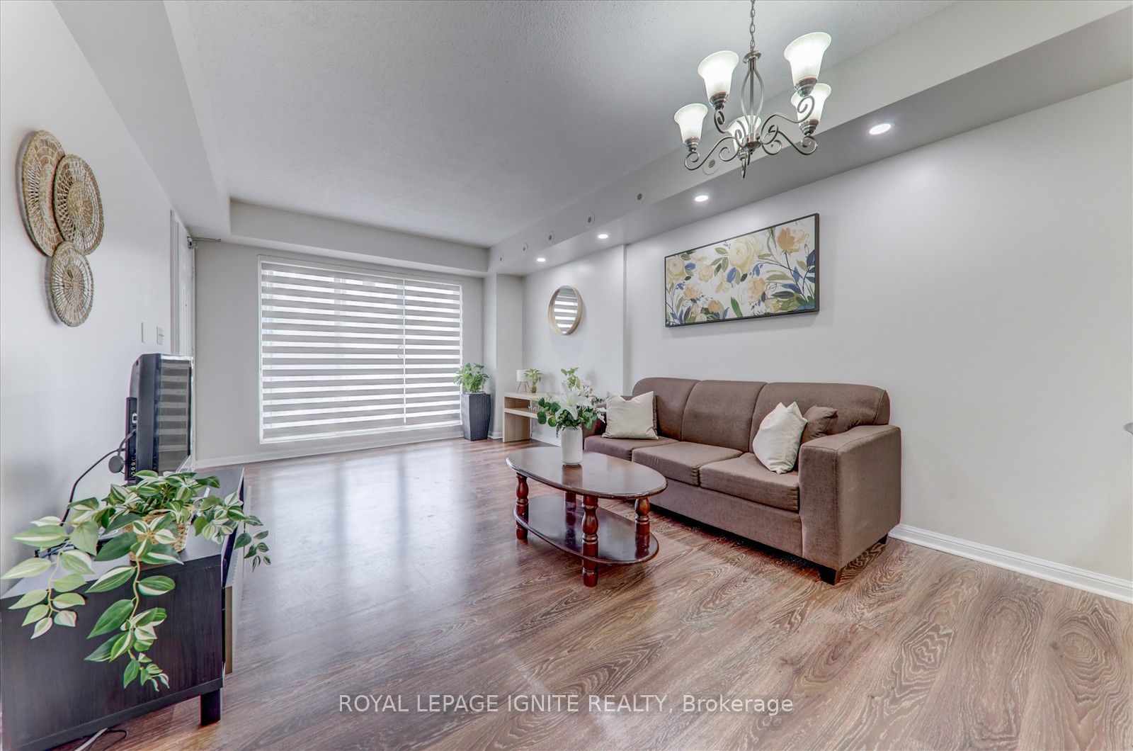 3035 Finch Avenue, #2013