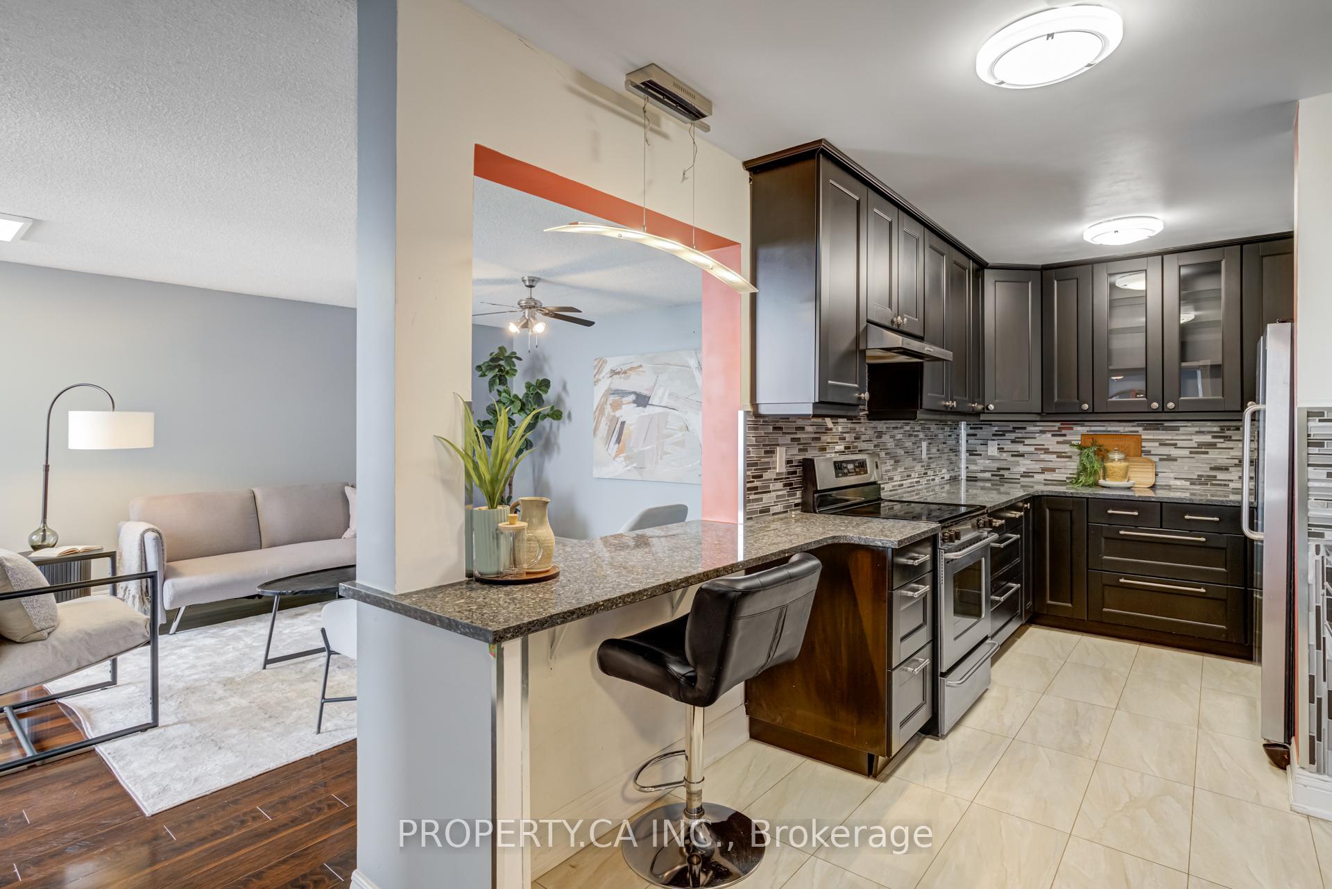 3 Bedrooms Condo at 1515 Lakeshore, Mississauga For sale