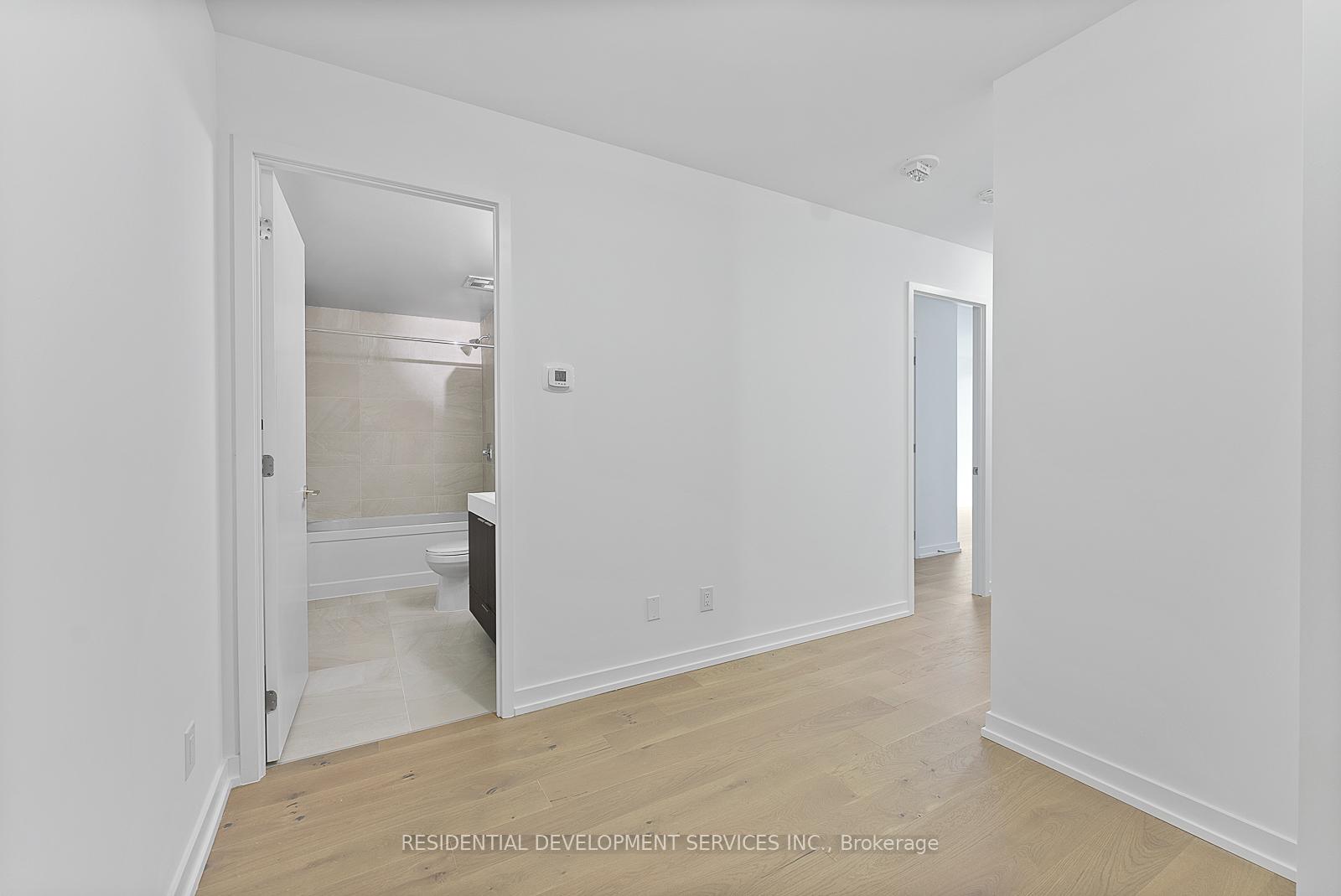 3 Bedrooms Condo at 15 Maryport,  Toronto For sale