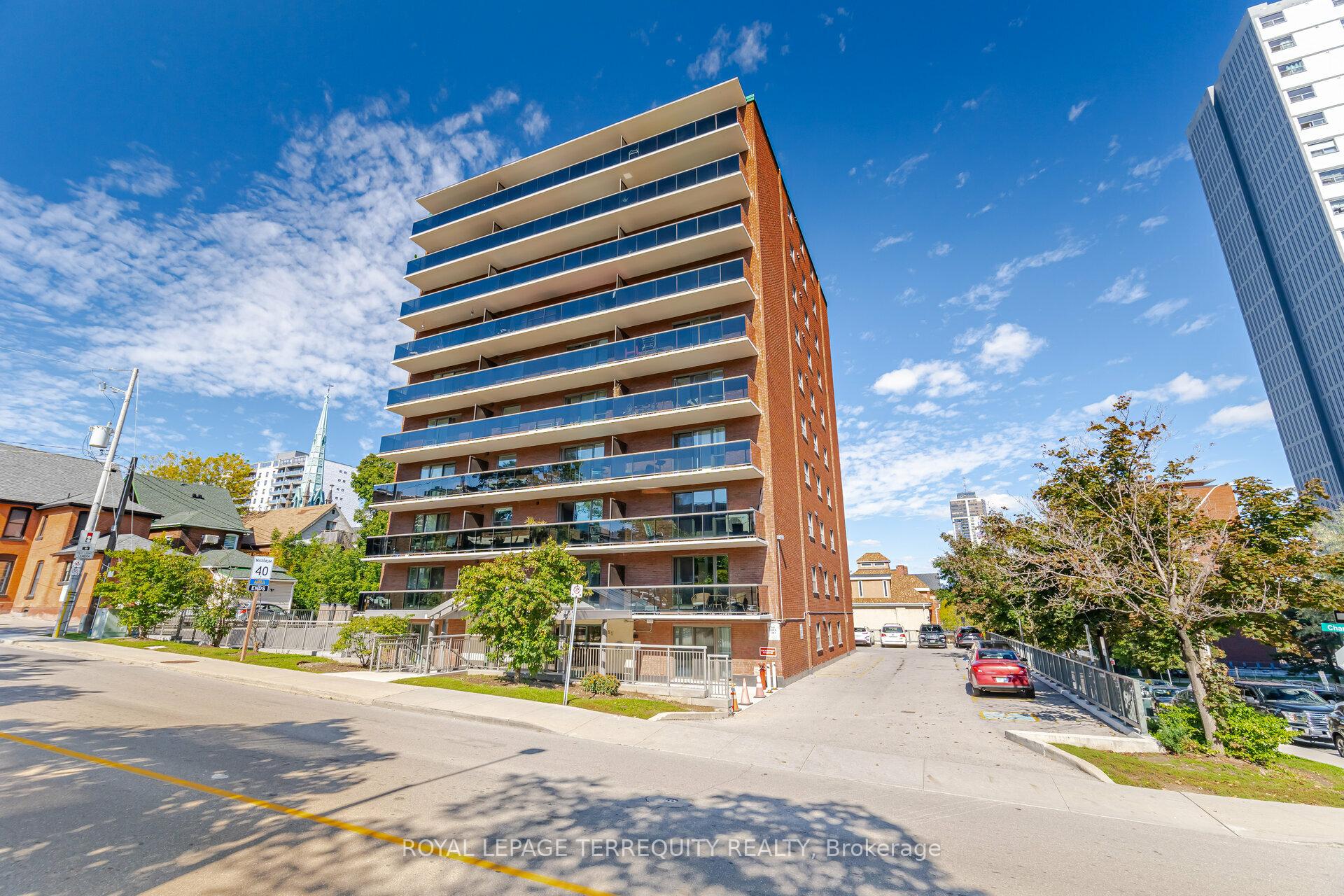 2 Bedrooms Condo at 81 Charlton, Hamilton For sale