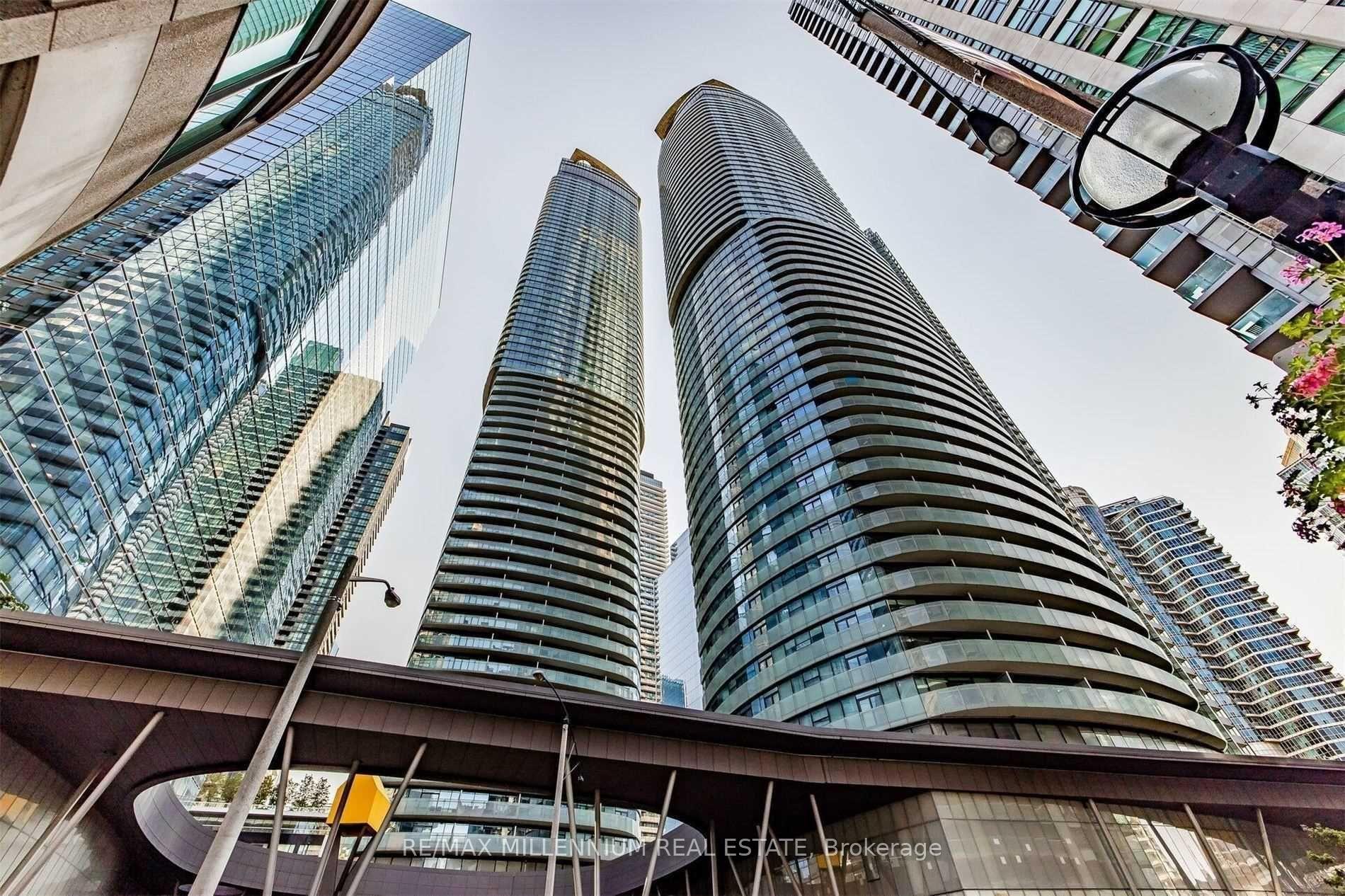 2 Bedrooms Condo at 14 York, Toronto For sale