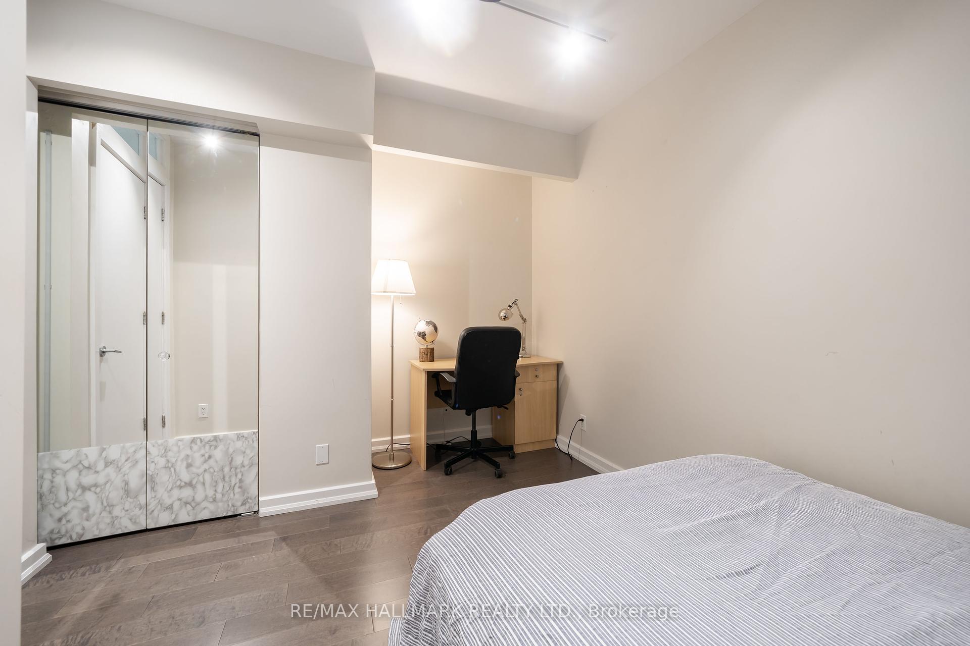 2 Bedrooms Condo at 36 Blue Jays,  Toronto For sale