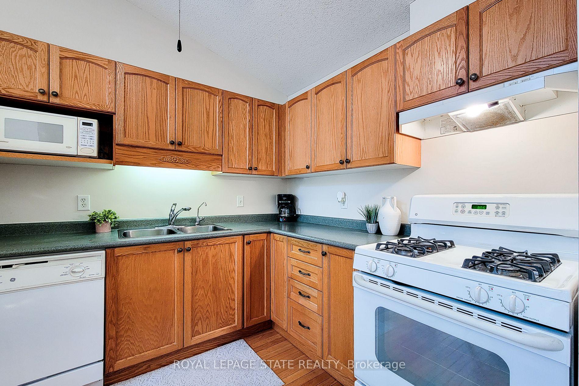 2 Bedrooms Condo at 751 Rymal, Hamilton For sale