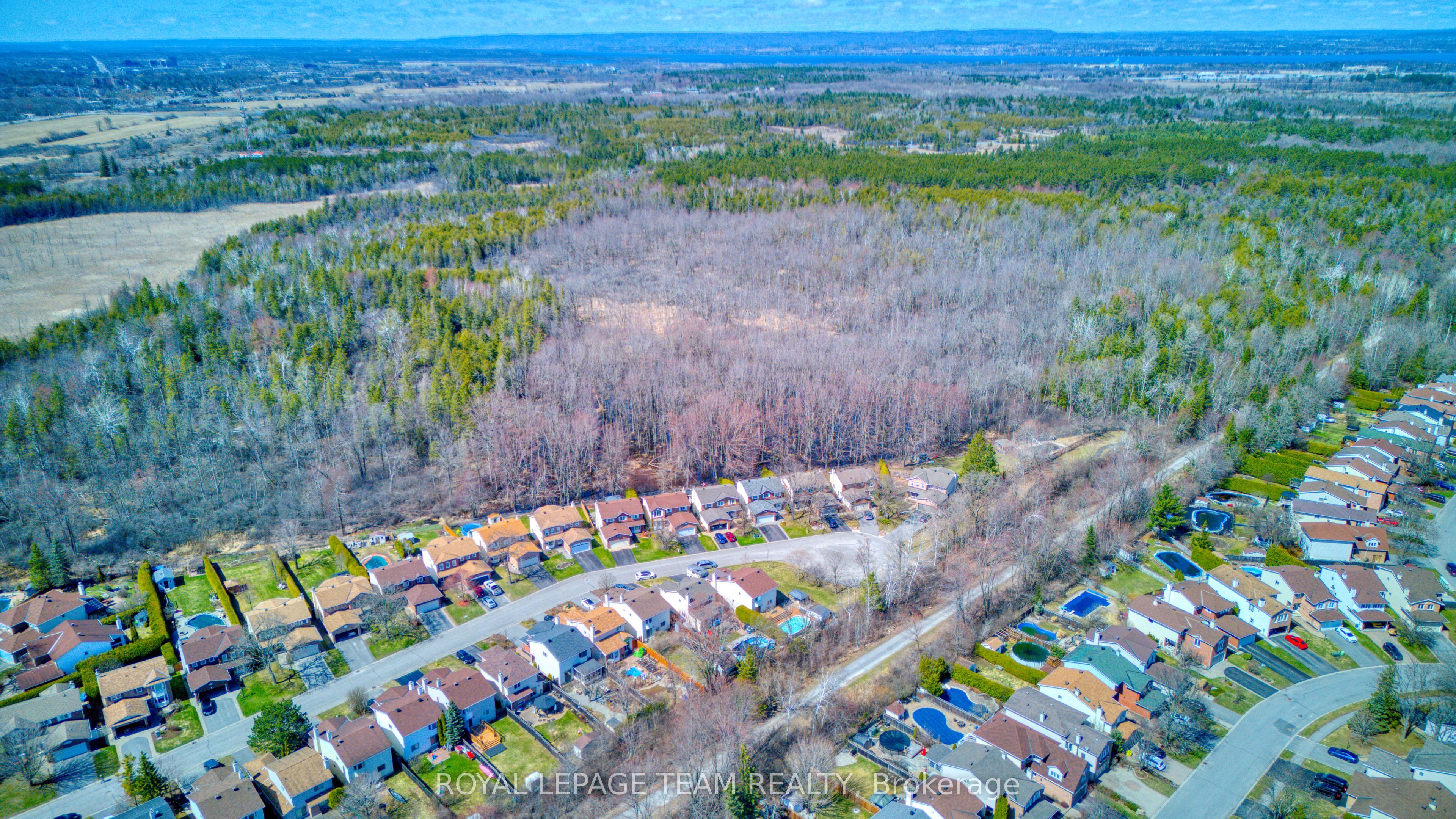 69 Shetland Way, Kanata, ON K2M 1S8