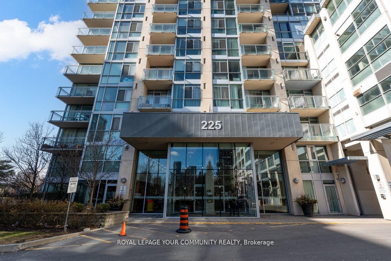 2 Bedrooms Condo at 225 Webb, Mississauga For sale