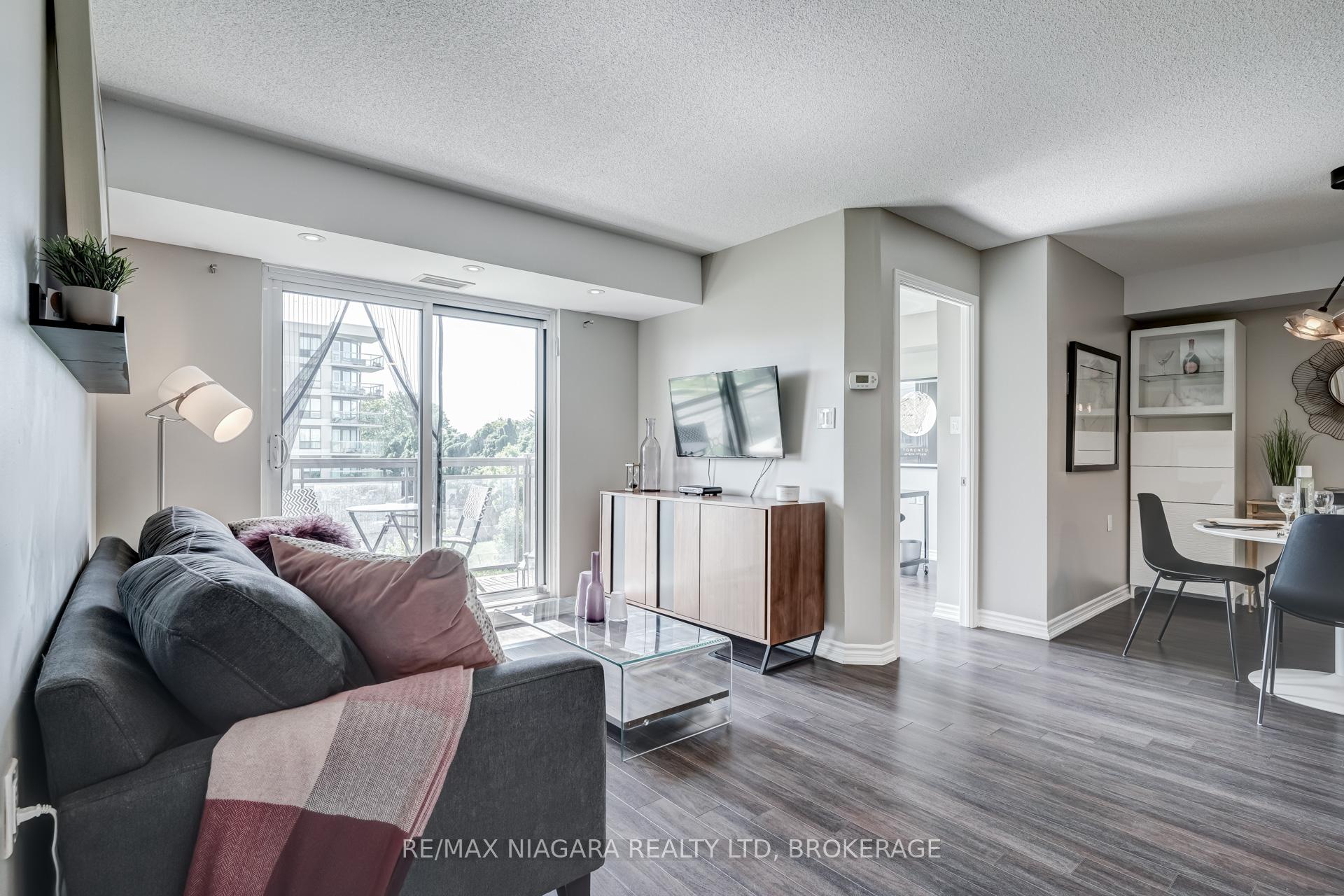 2 Bedrooms Condo at 872 Sheppard, Toronto For sale
