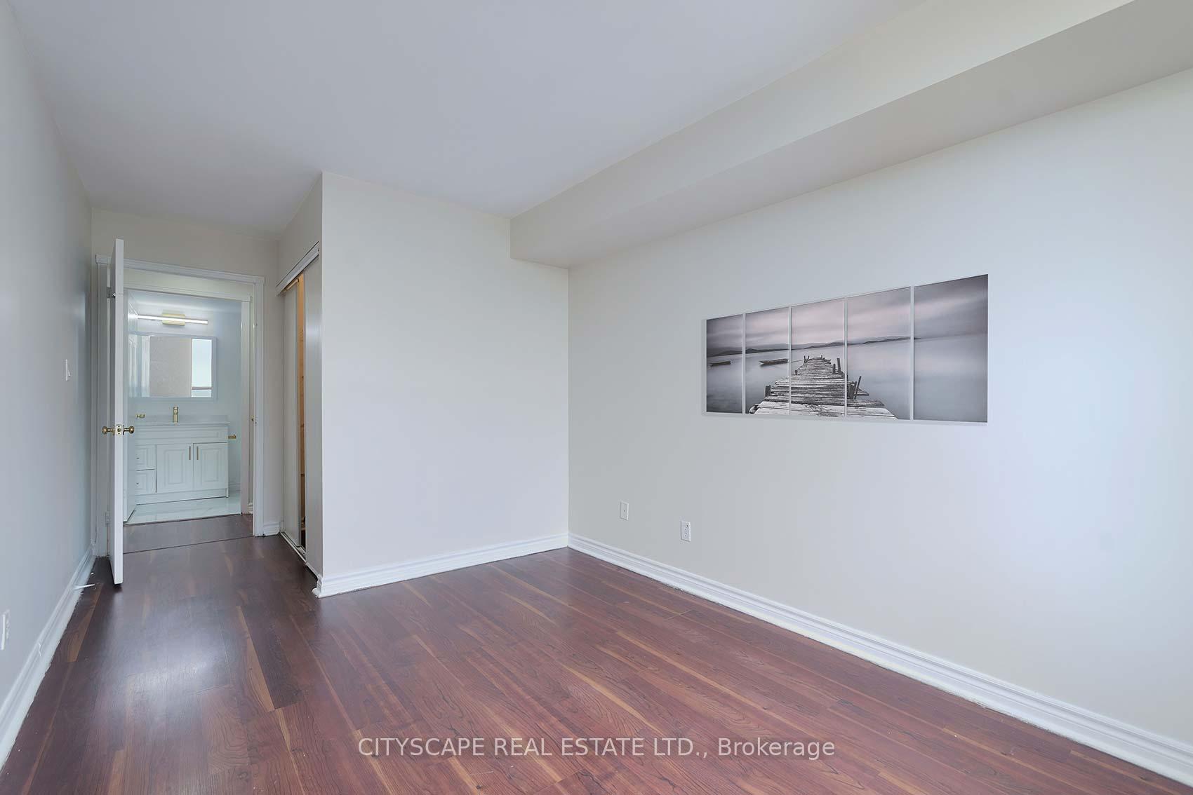 3 Bedrooms Condo at 135 Hillcrest, Mississauga For sale