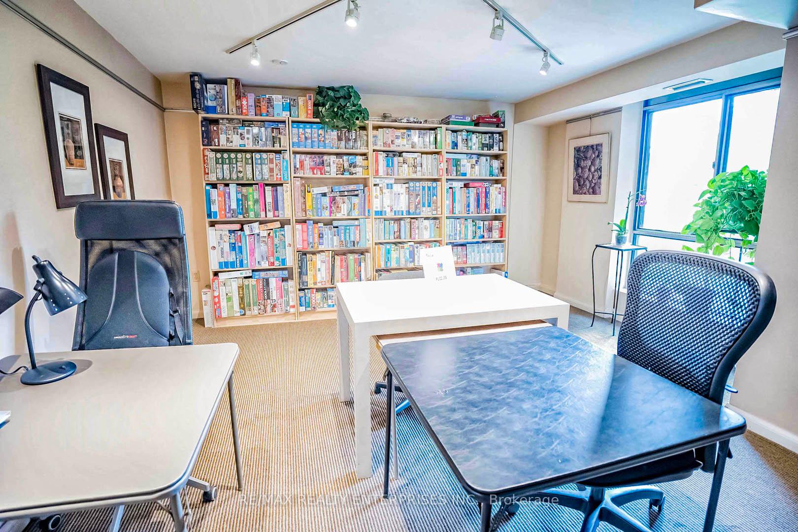 2 Bedrooms Condo at 1400 Dixie, Mississauga For sale