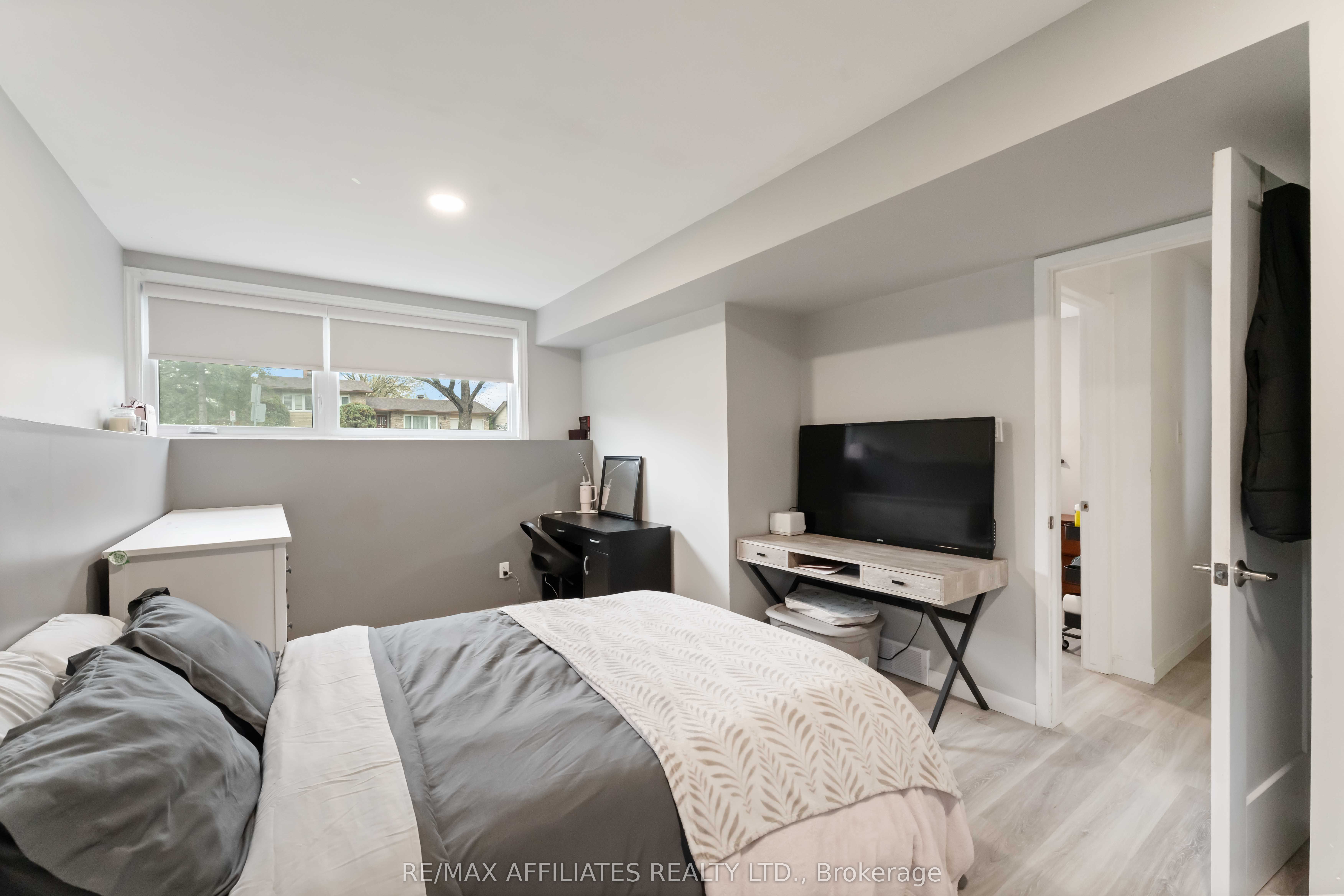 2 Teakwood Court
