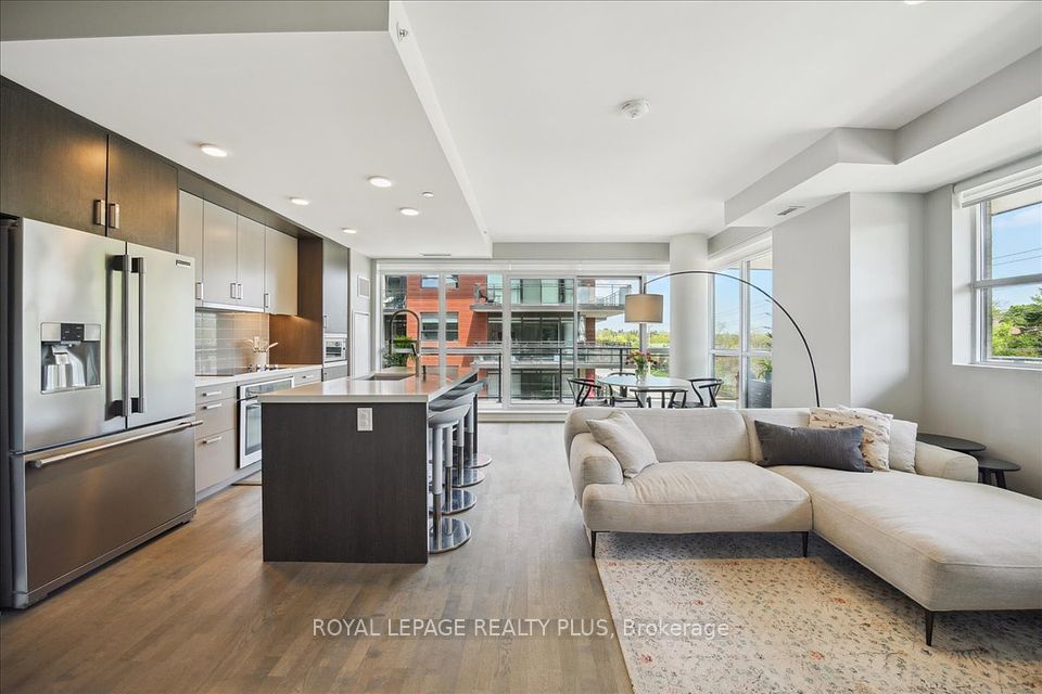 1575 Lakeshore